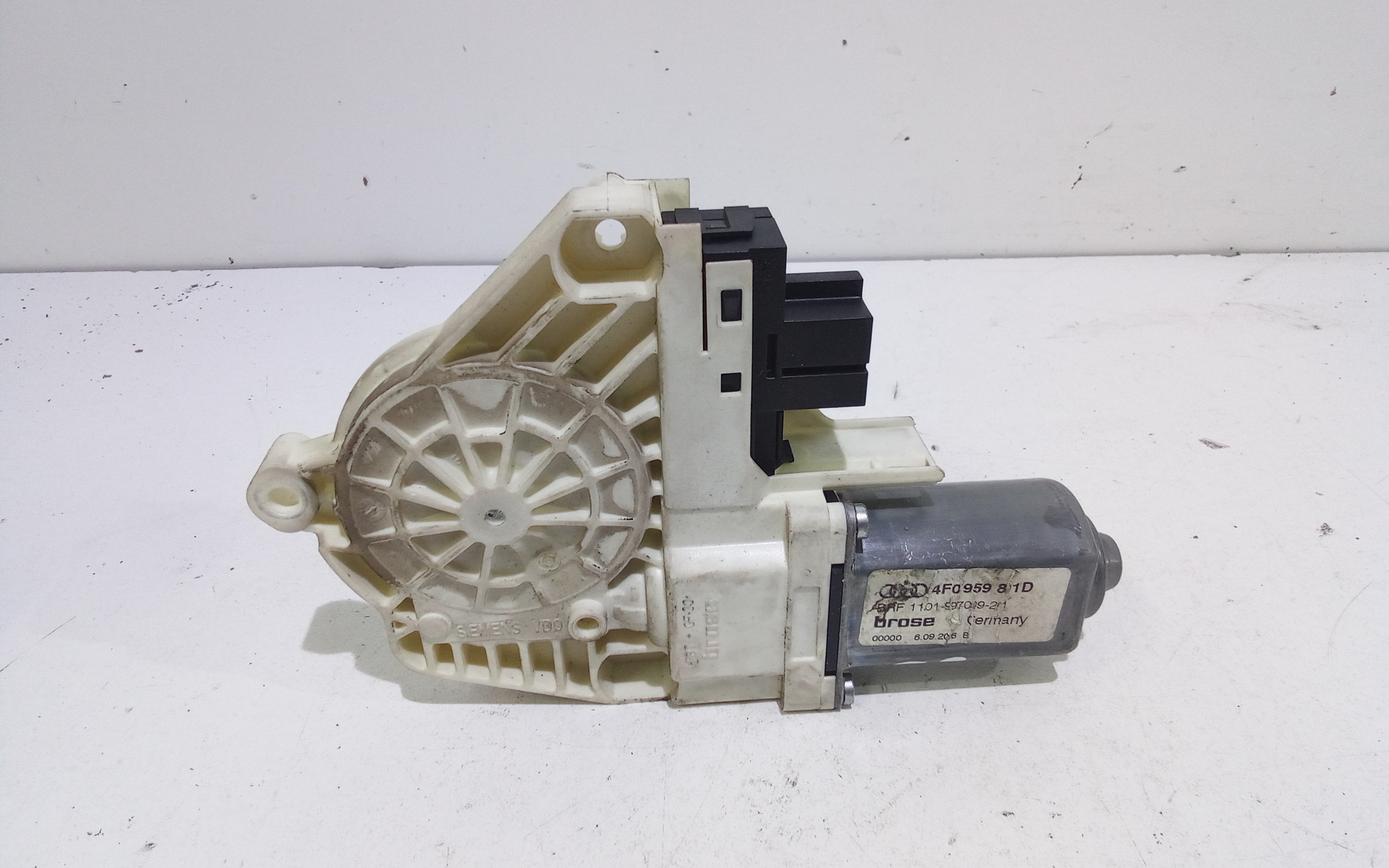 Motorino Alzavetro anteriore Sinistro per Audi A6 Allroad Serie C6 (4fh) (06>12) (2006 - 2012)