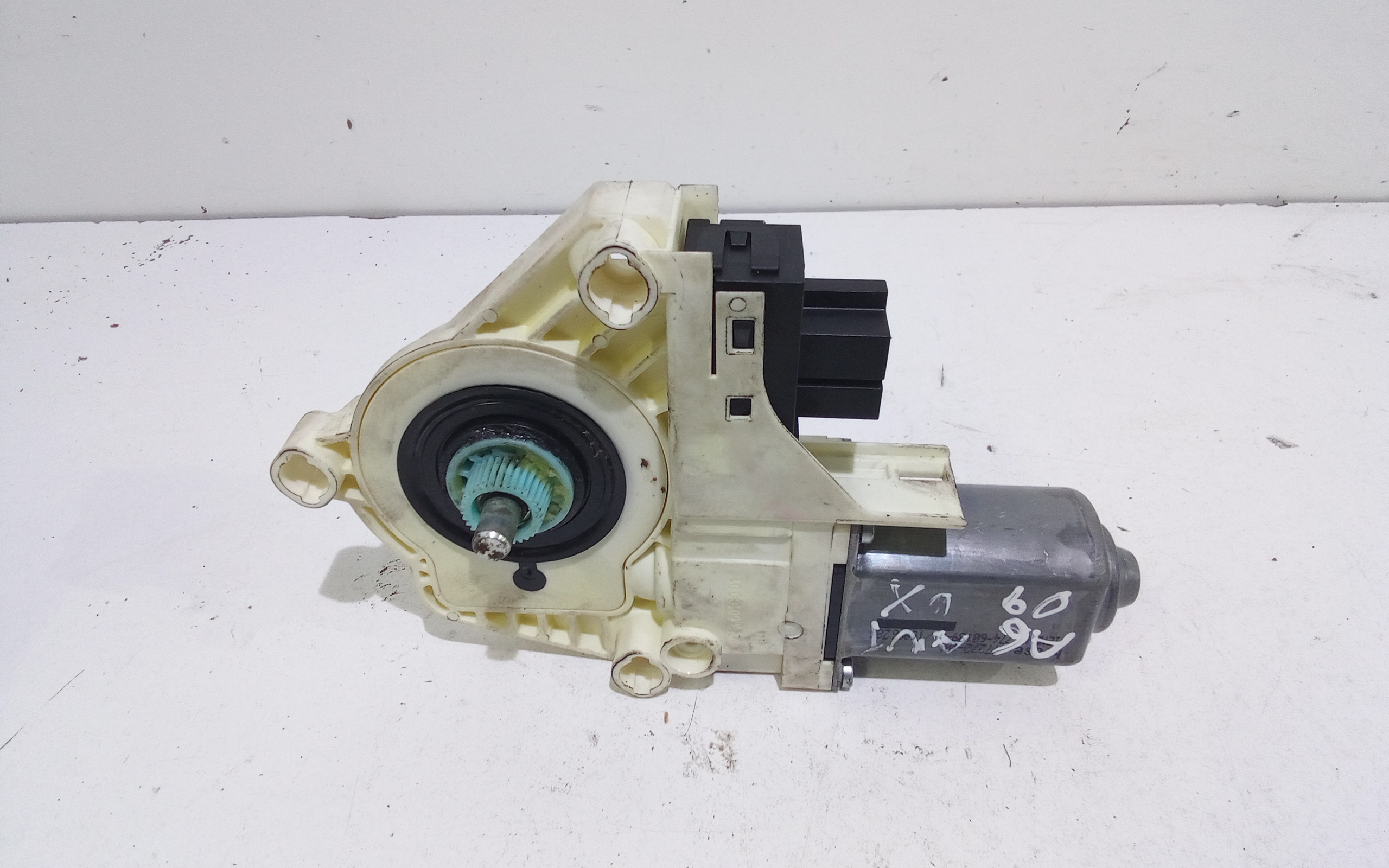 Motorino Alzavetro anteriore destra per Audi A6 Allroad Serie C6 (4fh) (06>12) (2006 - 2012)