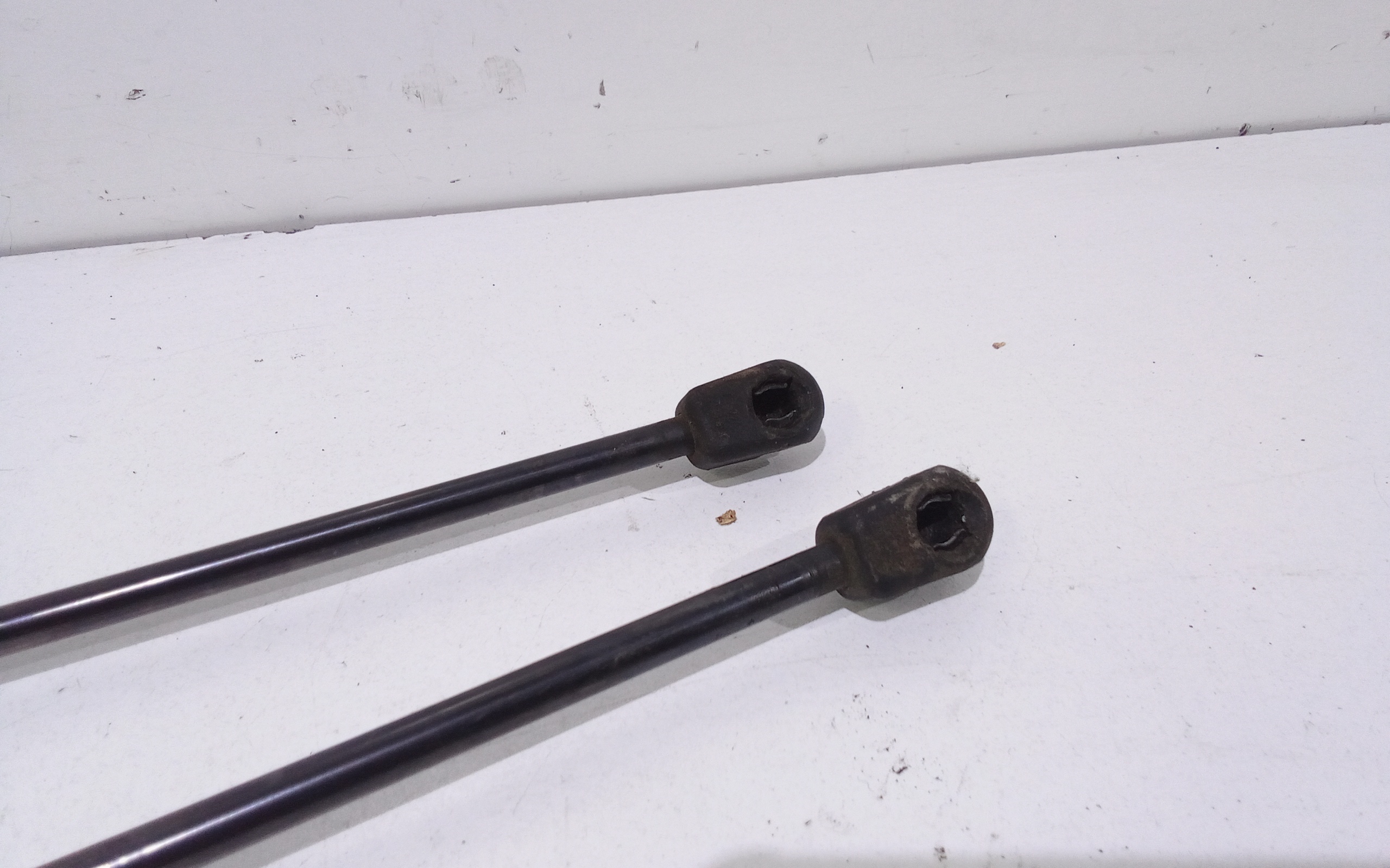 Pistoncini cofano Post. per Audi A4 Avant (8ed) (04>08) (2004 - 2008)