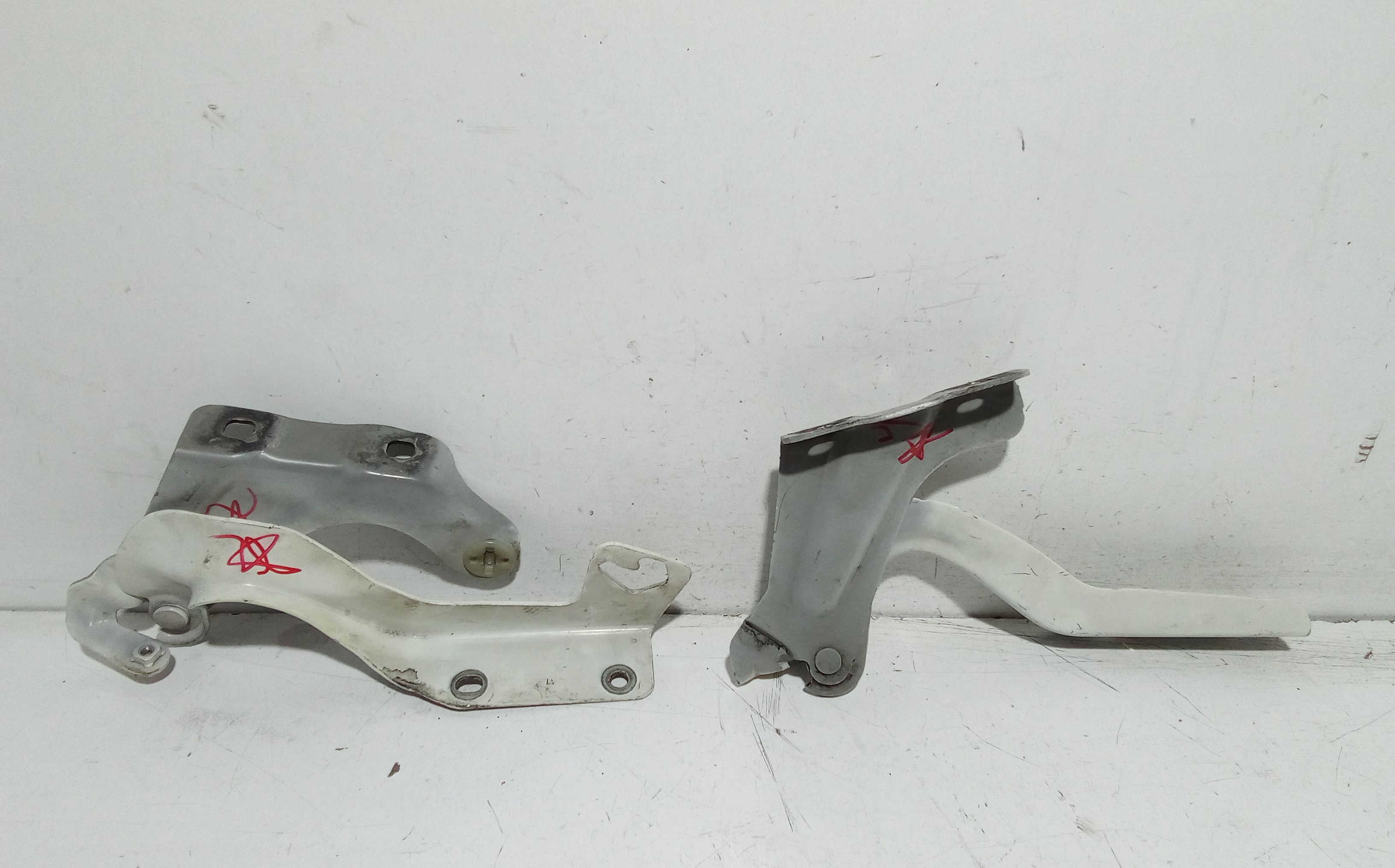Cerniere cofano anteriore dx e sx per Nissan Micra 7 Serie (2010 - 2016)