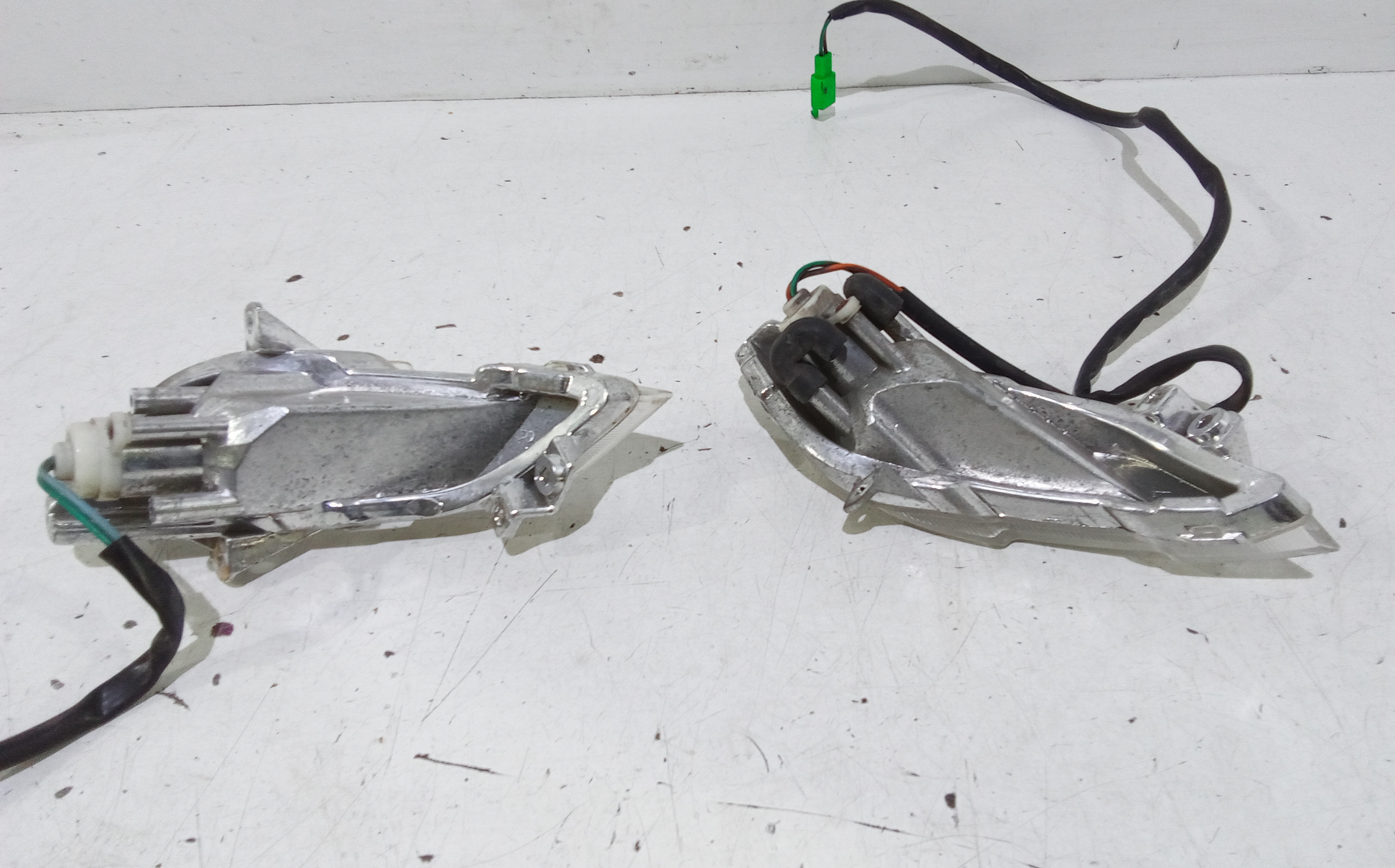 Coppia frecce anteriori per Peugeot Tweet 50cc (13>) (2013 - In produzione)