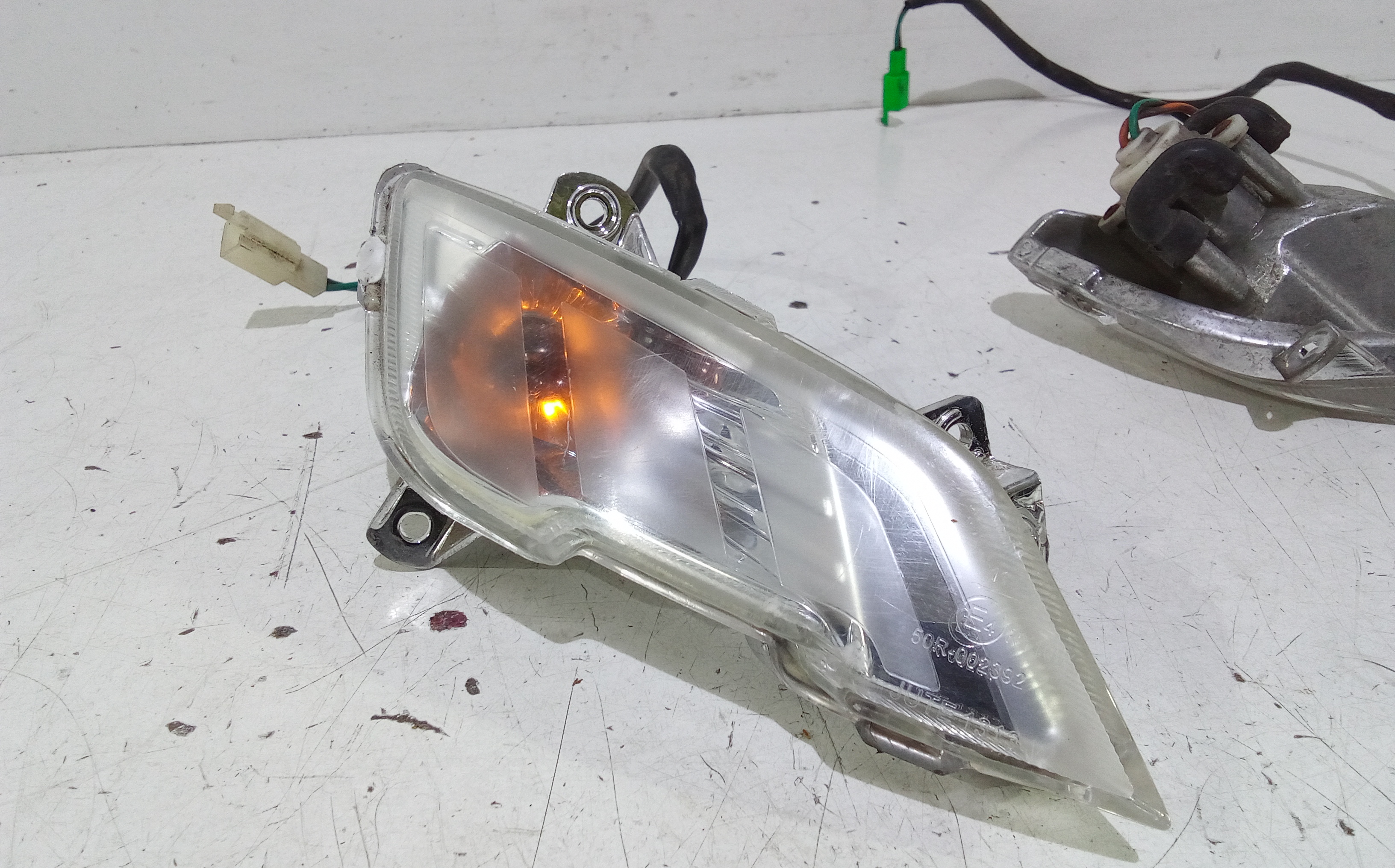 Coppia frecce anteriori per Peugeot Tweet 50cc (13>) (2013 - In produzione)