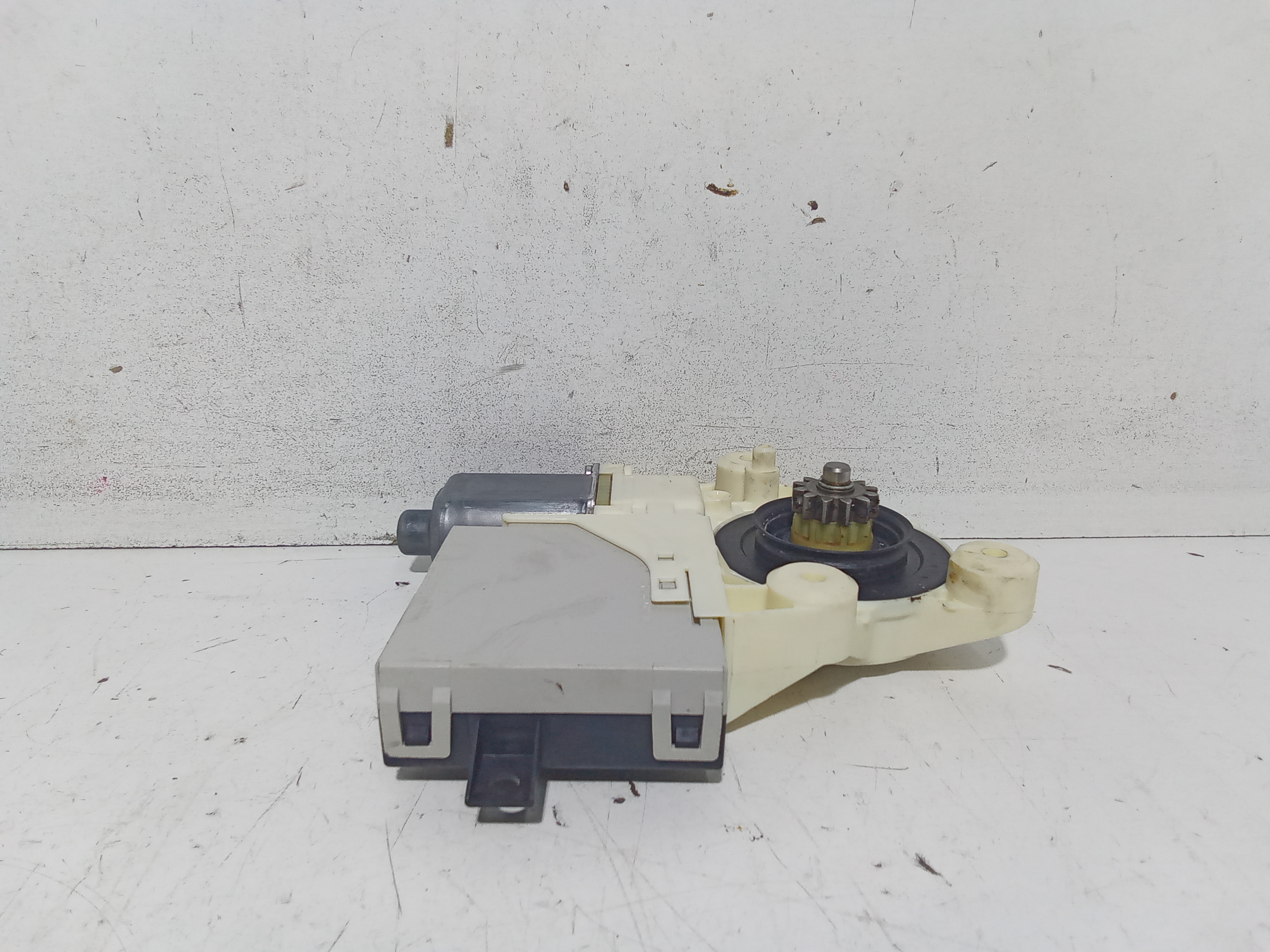 Motorino Alzavetro anteriore destra per Ford Focus Berlina 4 Serie (2008 - 2011)