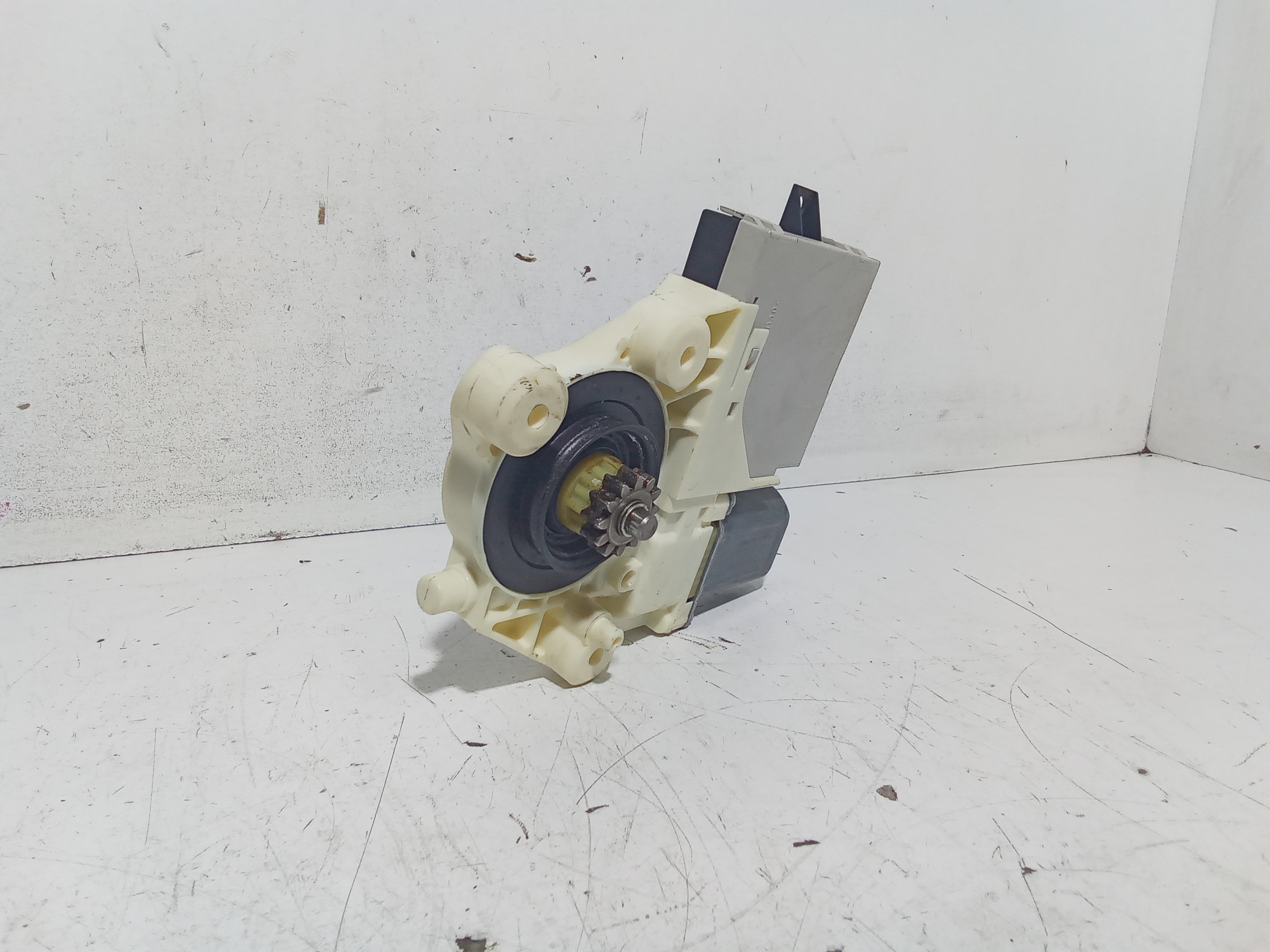 Motorino Alzavetro anteriore destra per Ford Focus Berlina 4 Serie (2008 - 2011)