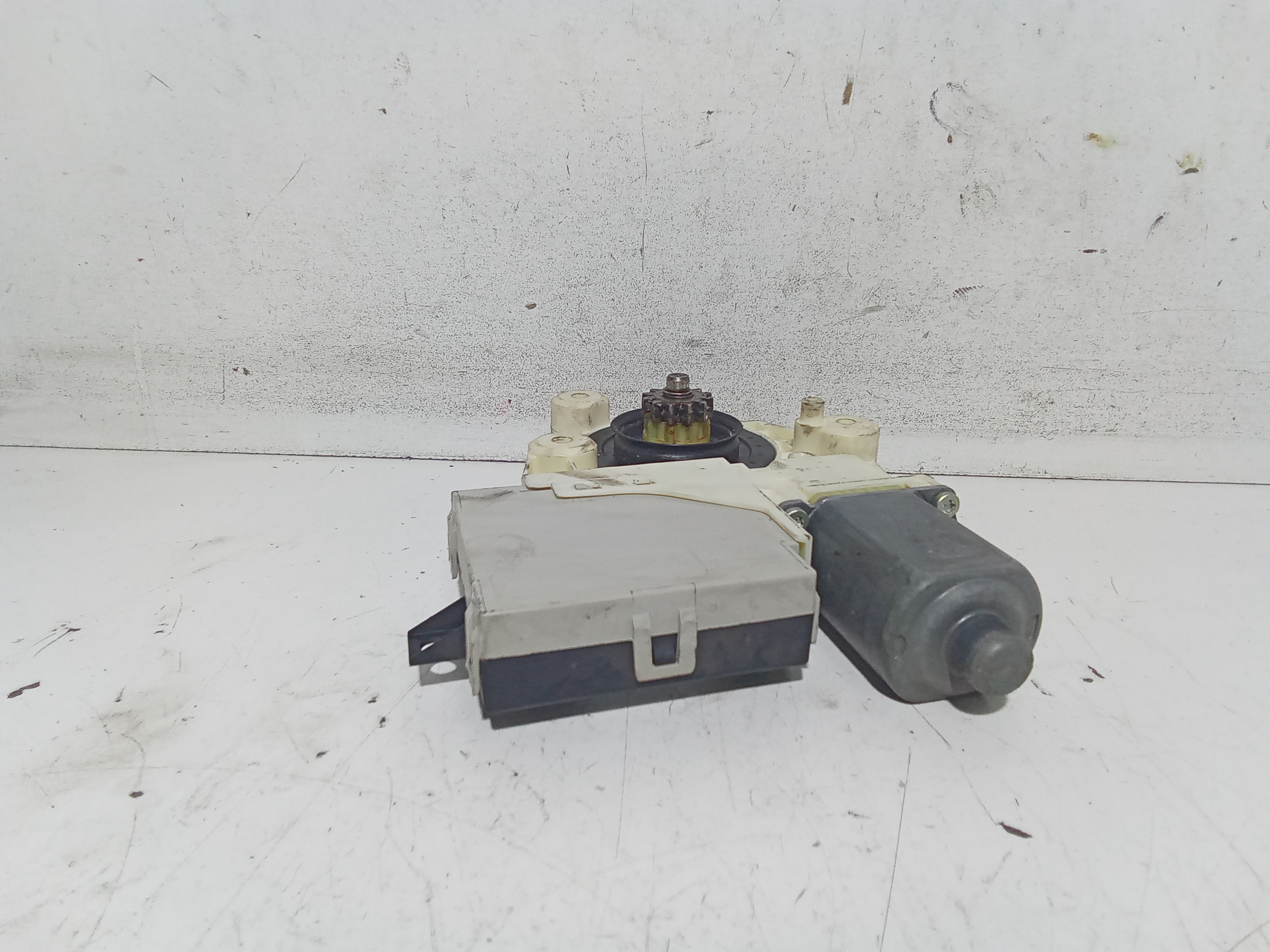 Motorino Alzavetro anteriore Sinistro per Ford Focus Berlina 4 Serie (2008 - 2011)