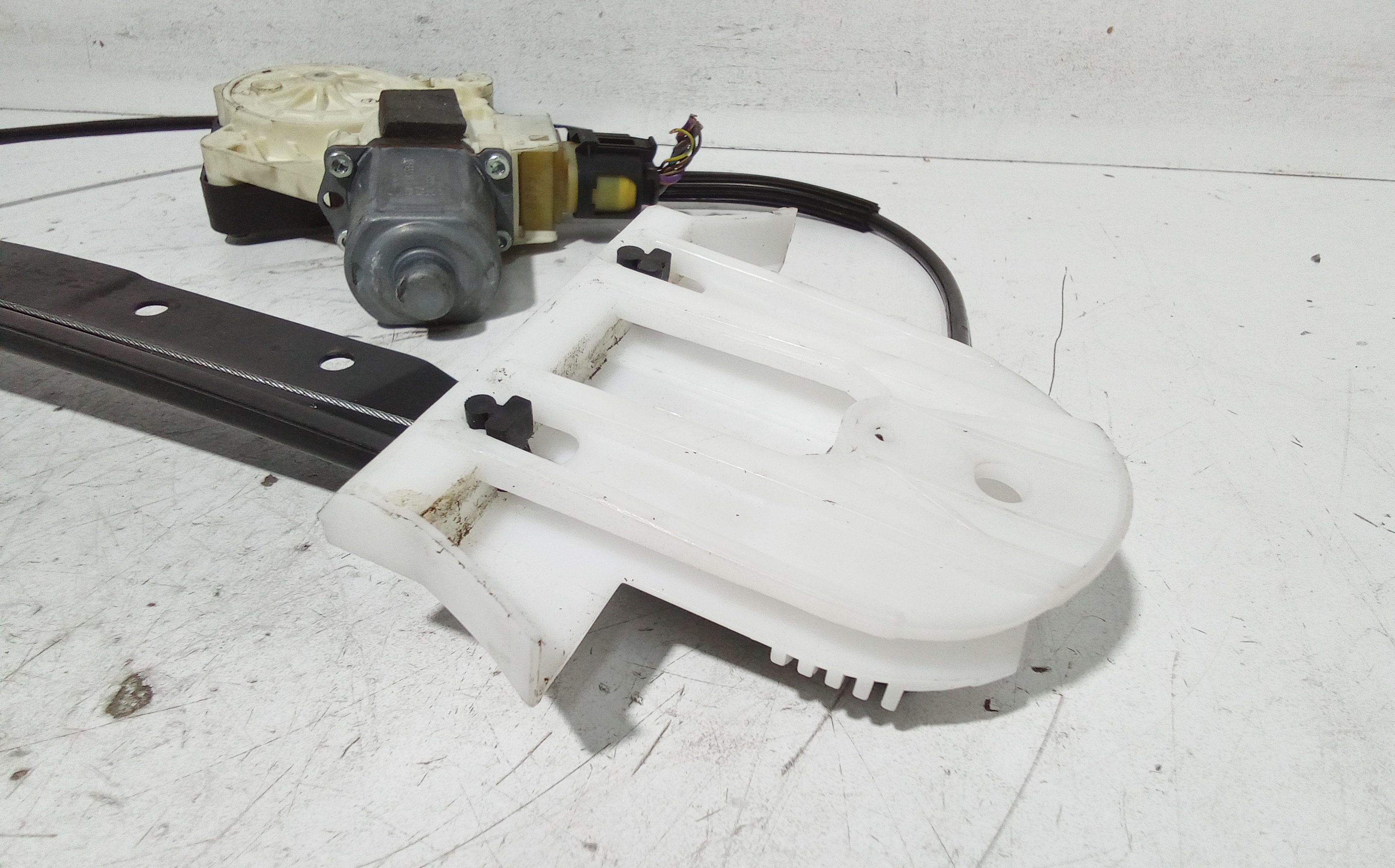 Motorino Alzavetro posteriore Sinistro per Ford Mondeo Berlina 6 Serie (2007 - 2010)