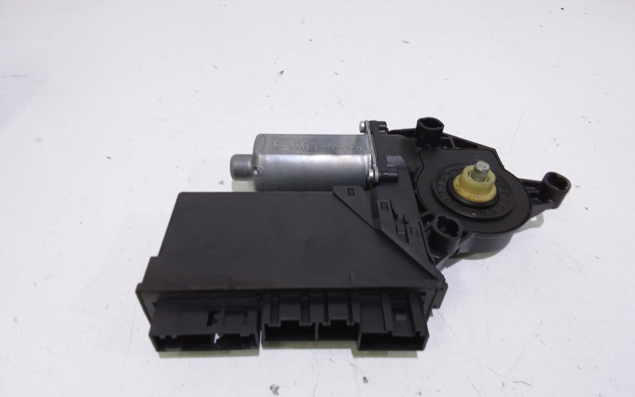 Motorino Alzavetro posteriore destra per Audi A4 Avant (8ed) (04>08) (2004 - 2008)