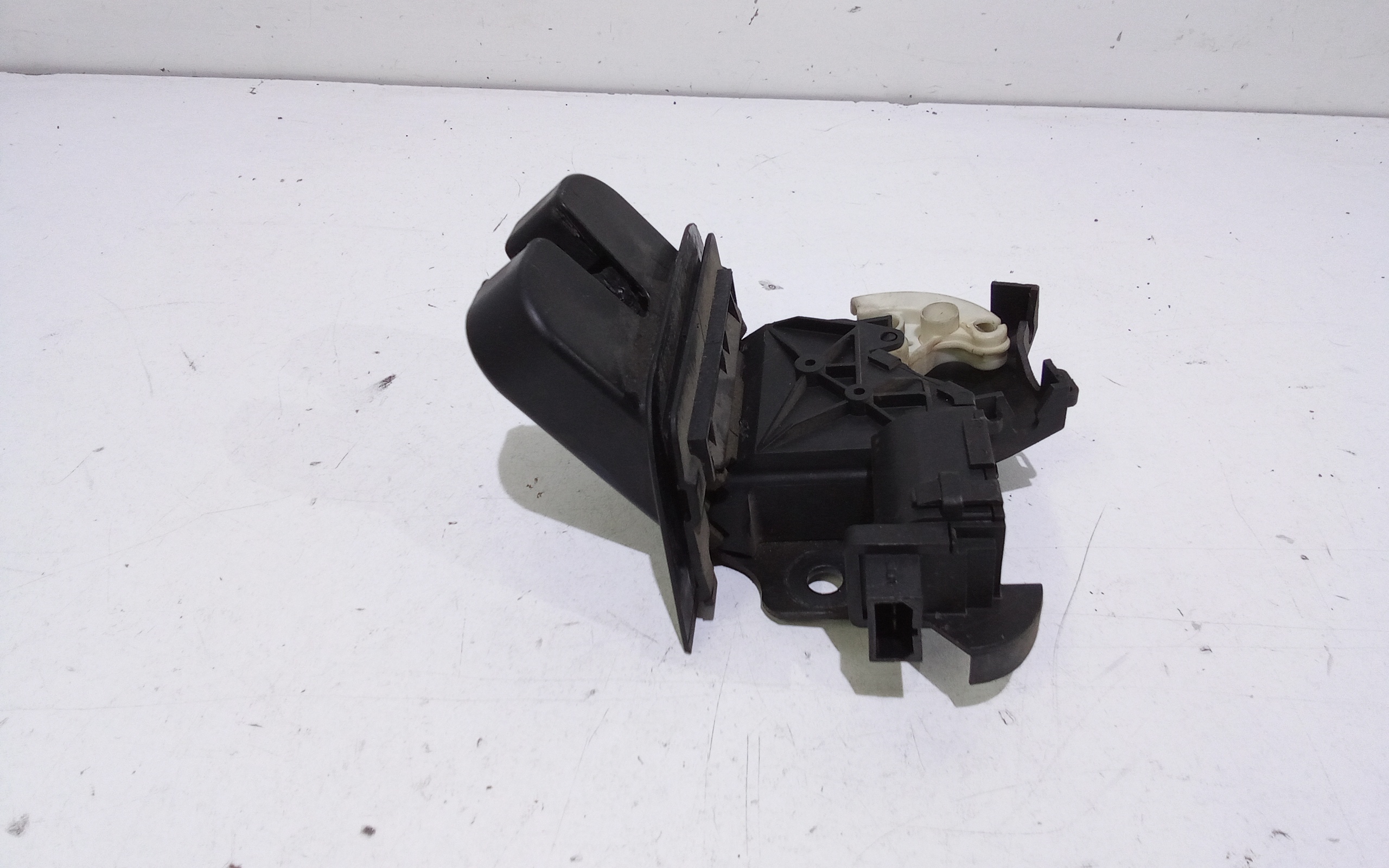 Serratura Cofano Posteriore per Audi A4 Avant (8ed) (04>08) (2004 - 2008)