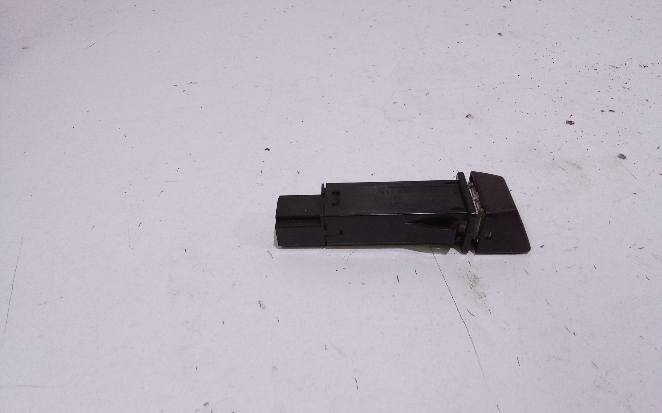 Pulsante luci di emergenza per Volvo V50 1 Serie (2003 - 2007)