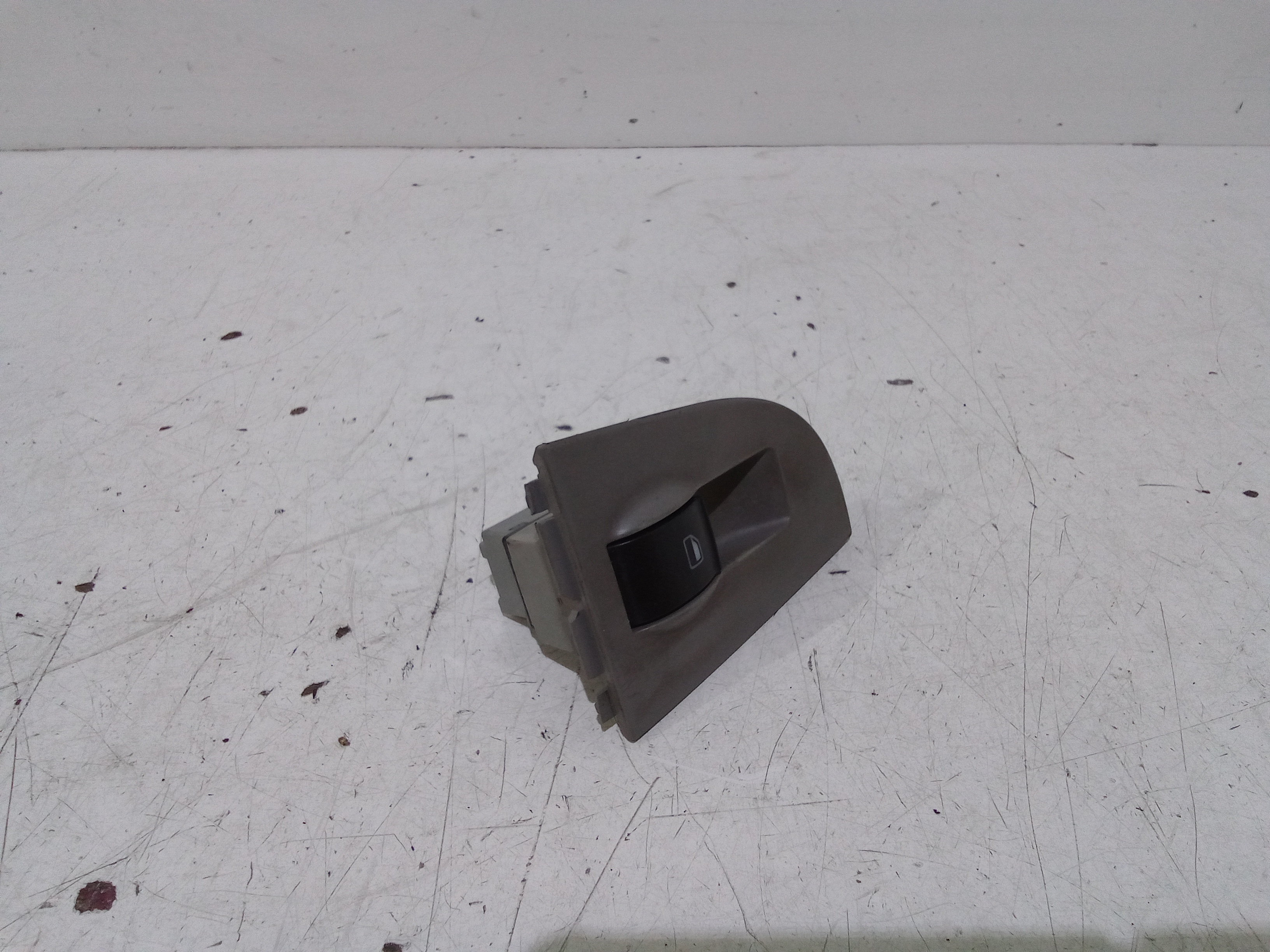 Pulsantiera Posteriore Sinistra per Audi A6 Avant Serie C5 (4b5) (97>04) (1997 - 2004)