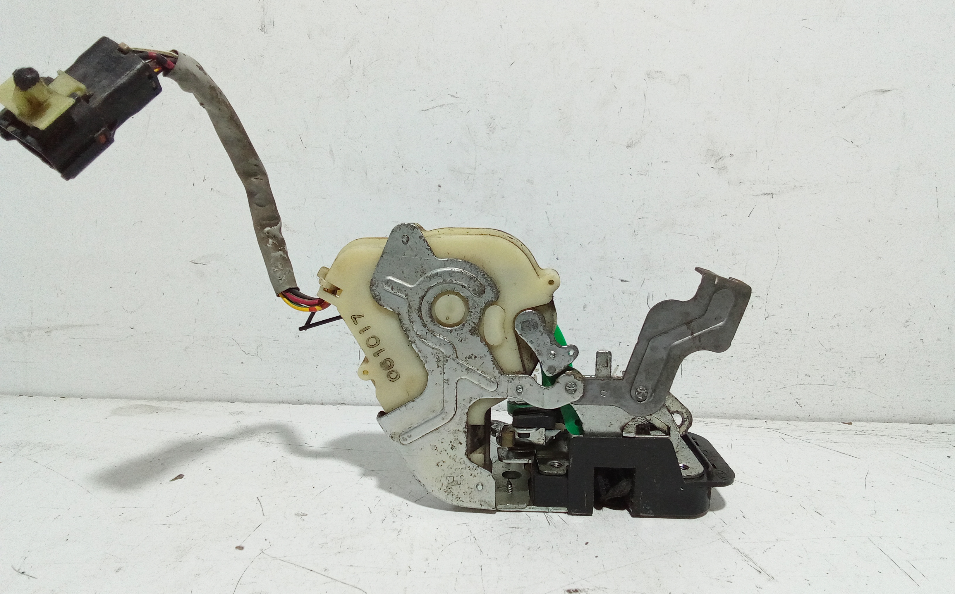 Serratura Anteriore Destra per Kia Sorento 2 Serie (2006 - 2009)