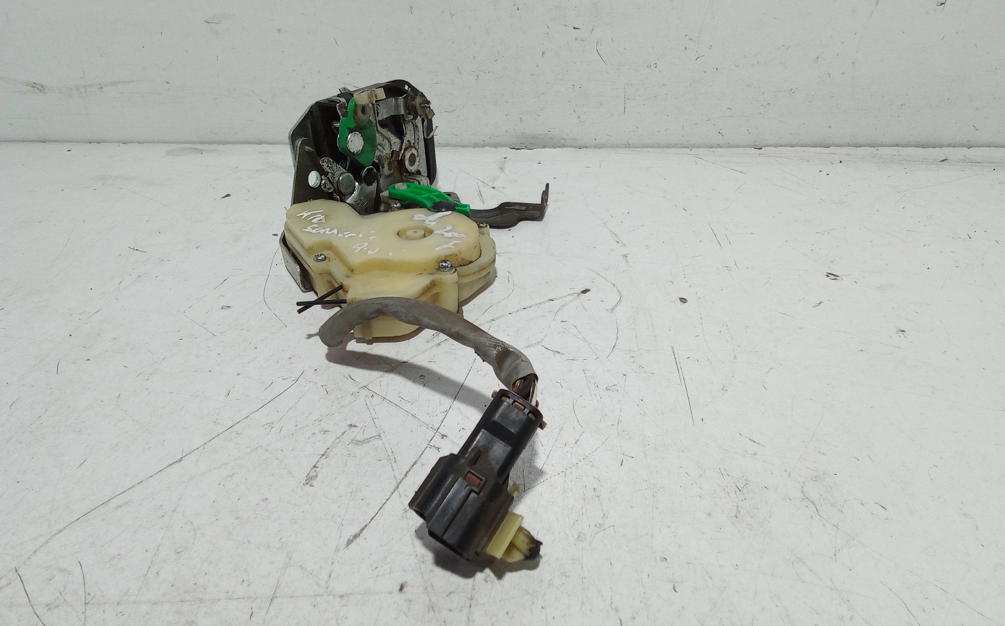 Serratura Anteriore Destra per Kia Sorento 2 Serie (2006 - 2009)