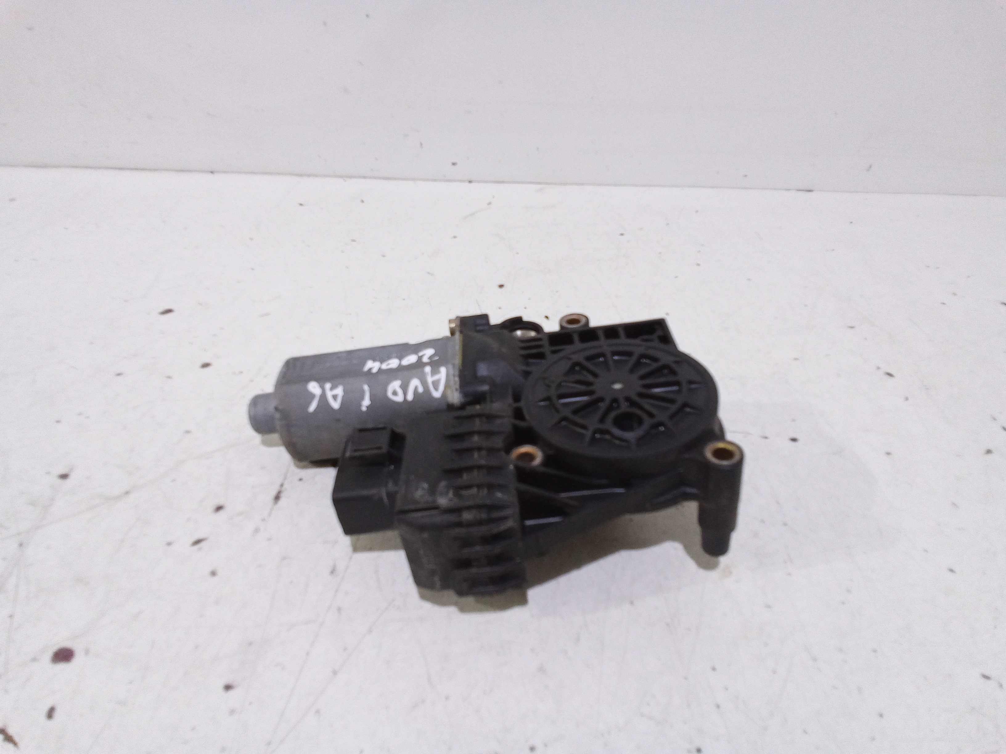 Motorino Alzavetro posteriore destra per Audi A6 Avant Serie C5 (4b5) (97>04) (1997 - 2004)