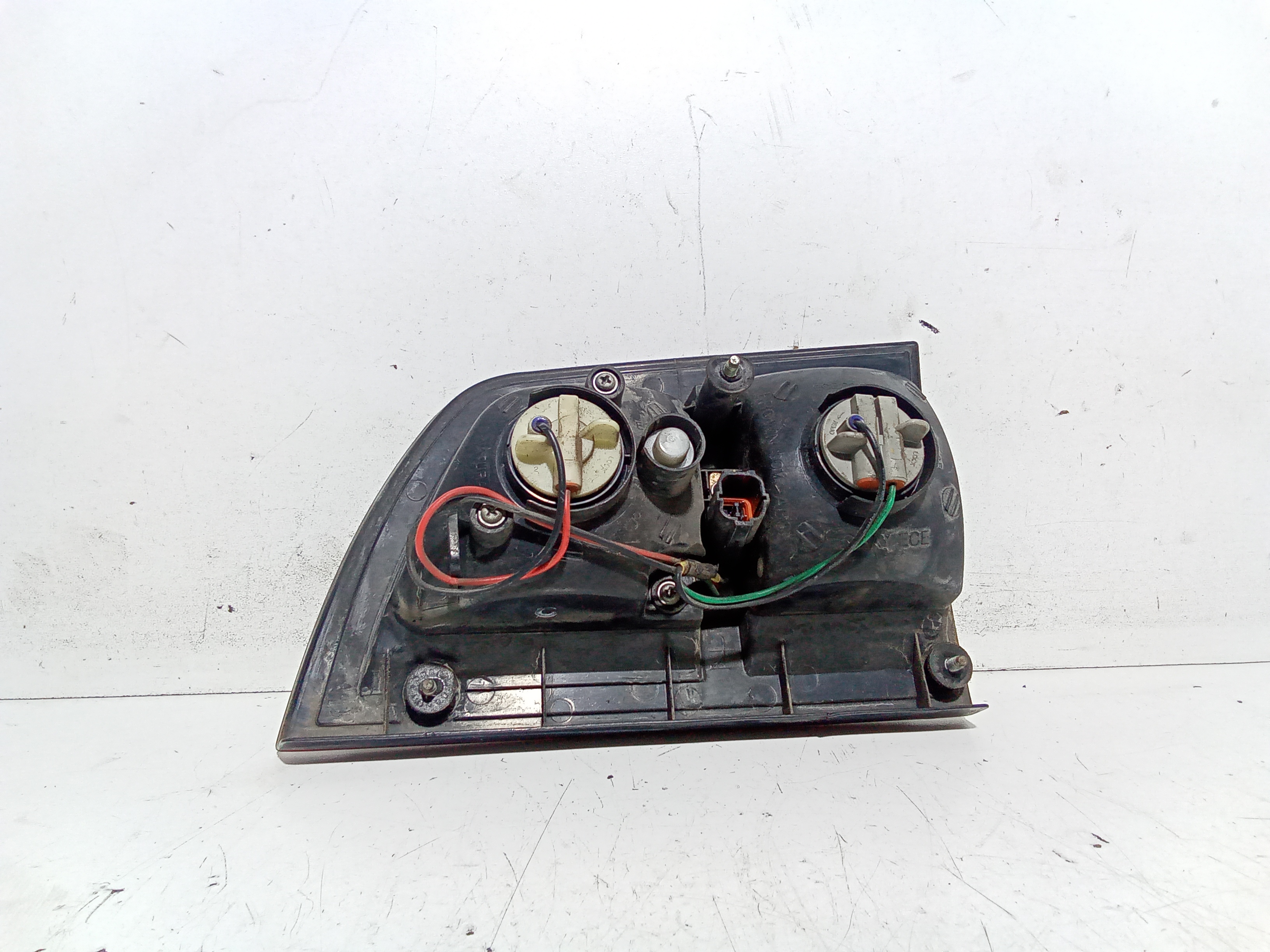 Stop Posteriore Sinistro Integrato nel Portello per Ssangyong Kyron 1 Serie (2005 - 2007)