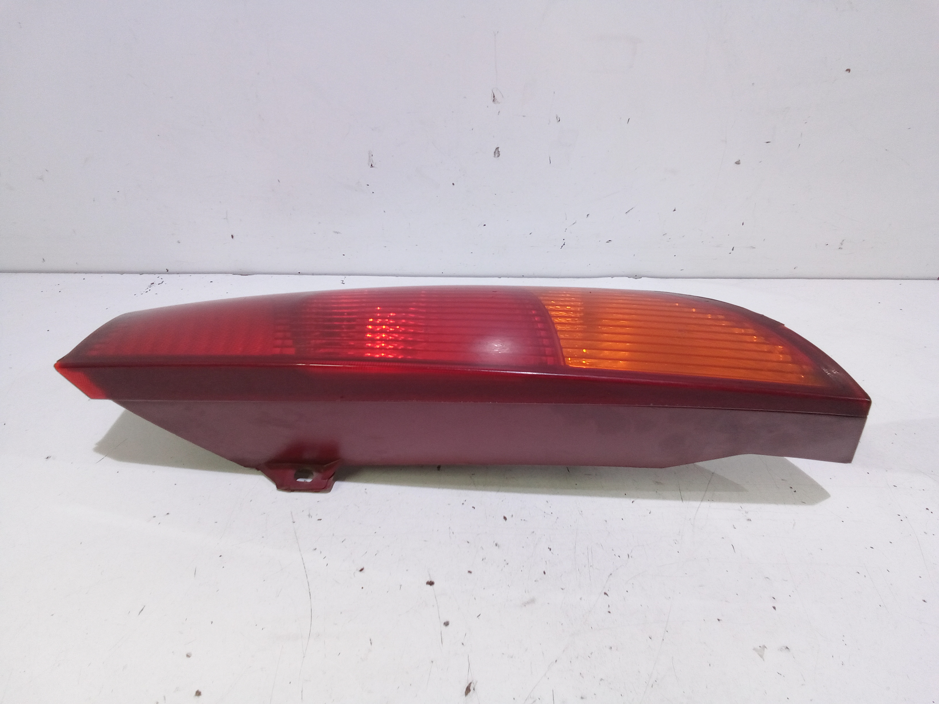 Stop fanale Posteriore sinistro lato Guida per Ford Focus Berlina 2 Serie (2001 - 2004)