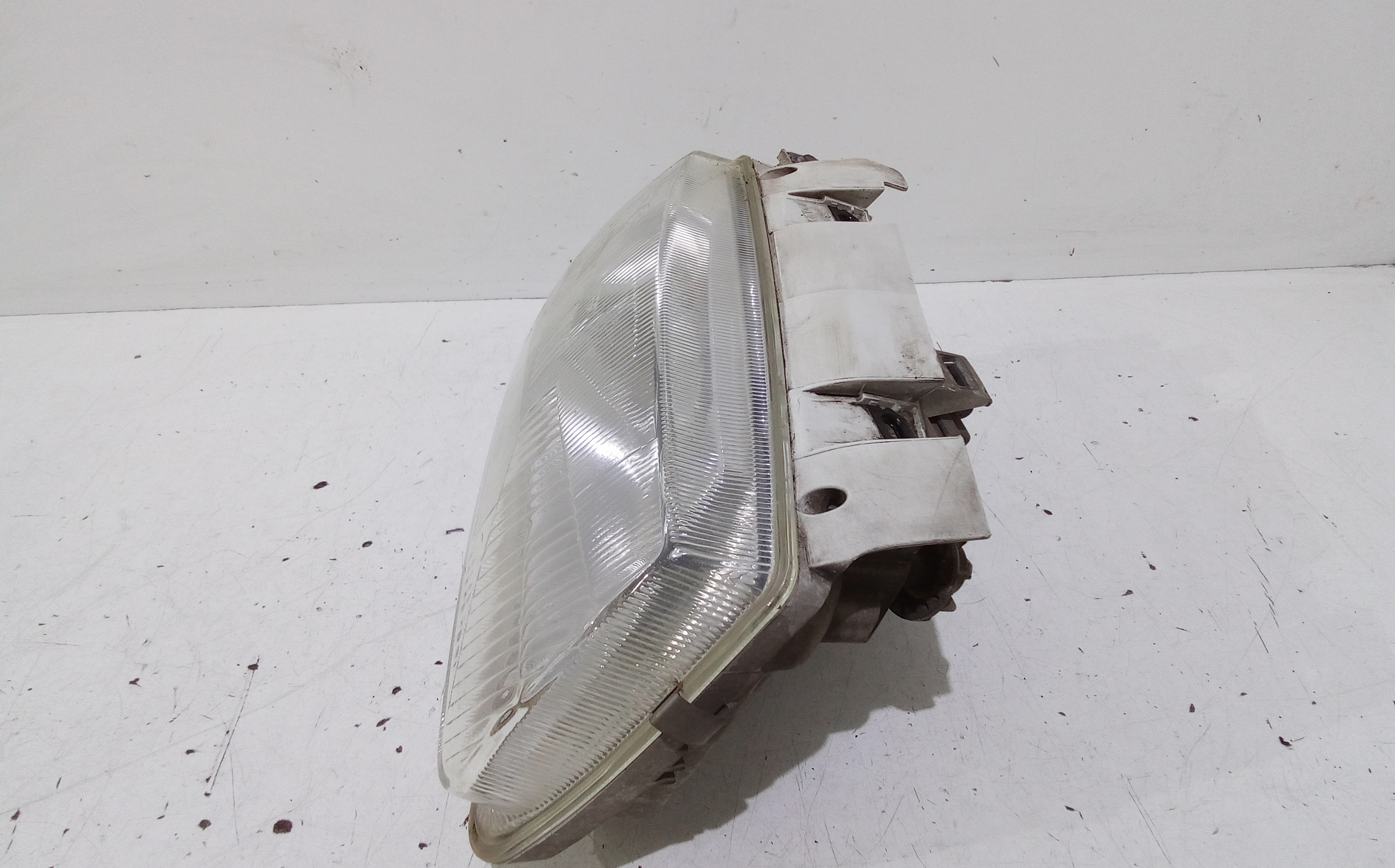 Faro anteriore Destro Passeggero per Volkswagen Polo 3 Serie (1994 - 2001)
