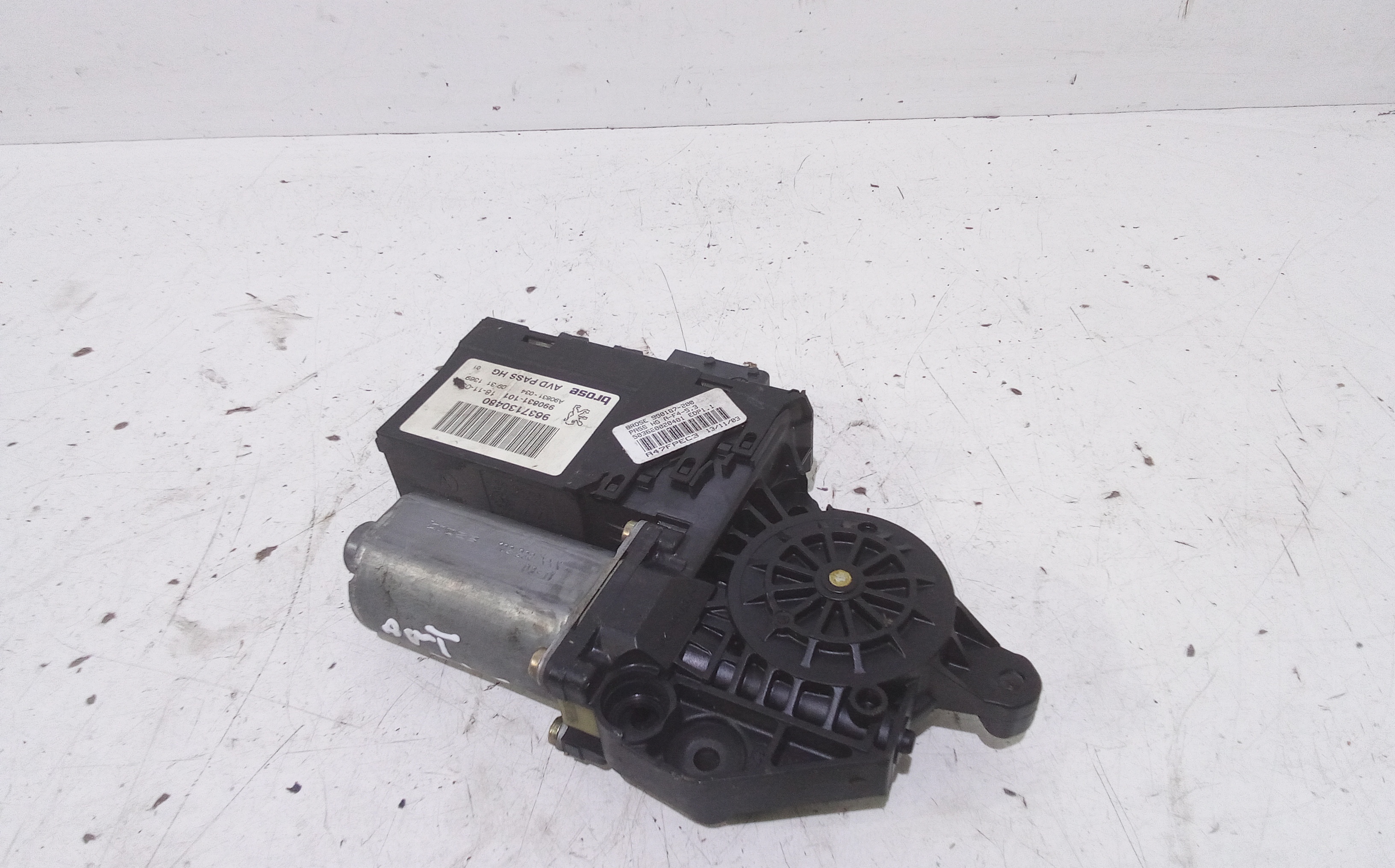 Motorino Alzavetro anteriore destra per Peugeot 307 Berlina 2 Serie (2005 - In produzione)