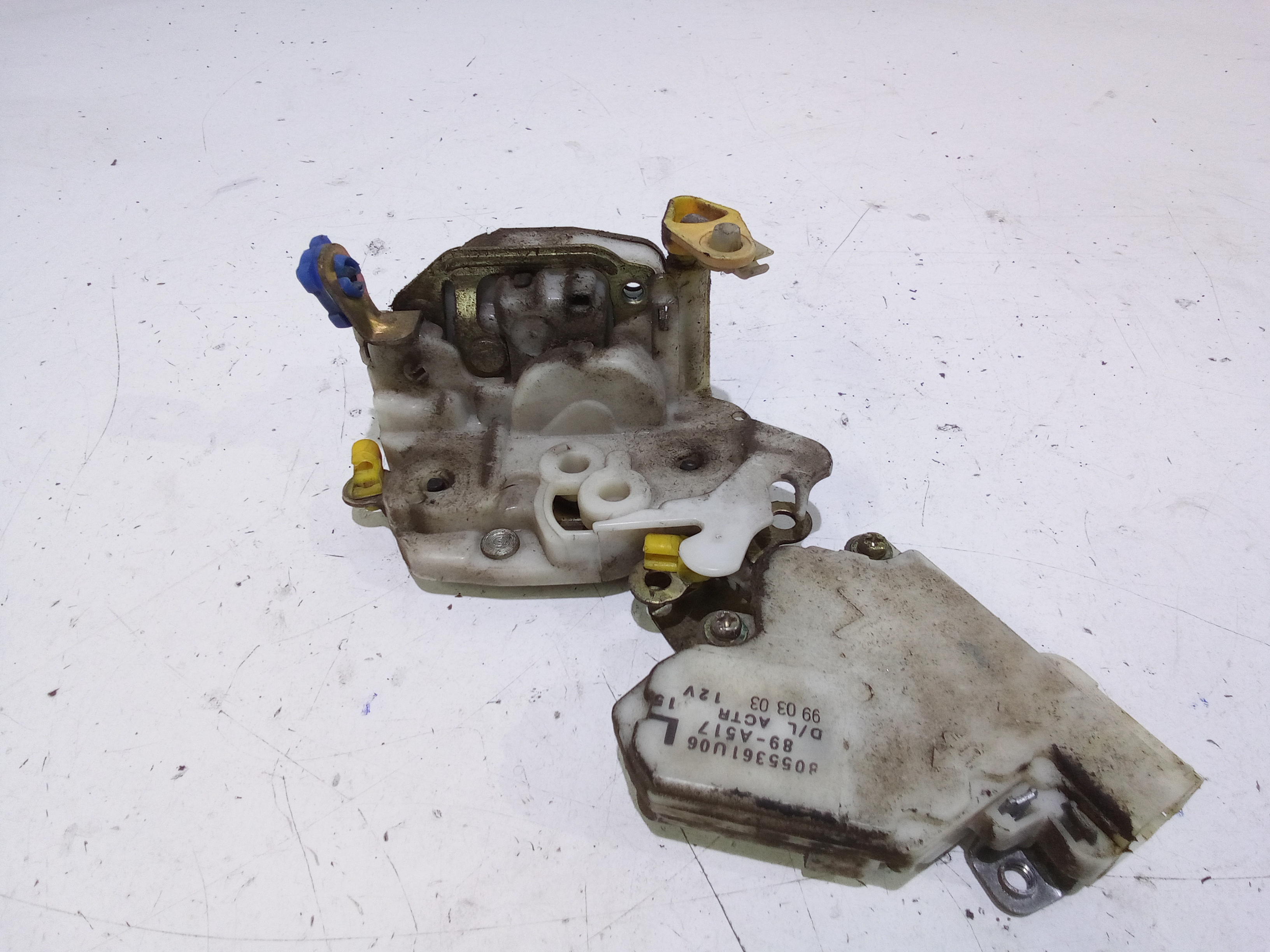 Serratura Anteriore Sinistra per Nissan Serena 1 Serie (1992 - 1999)