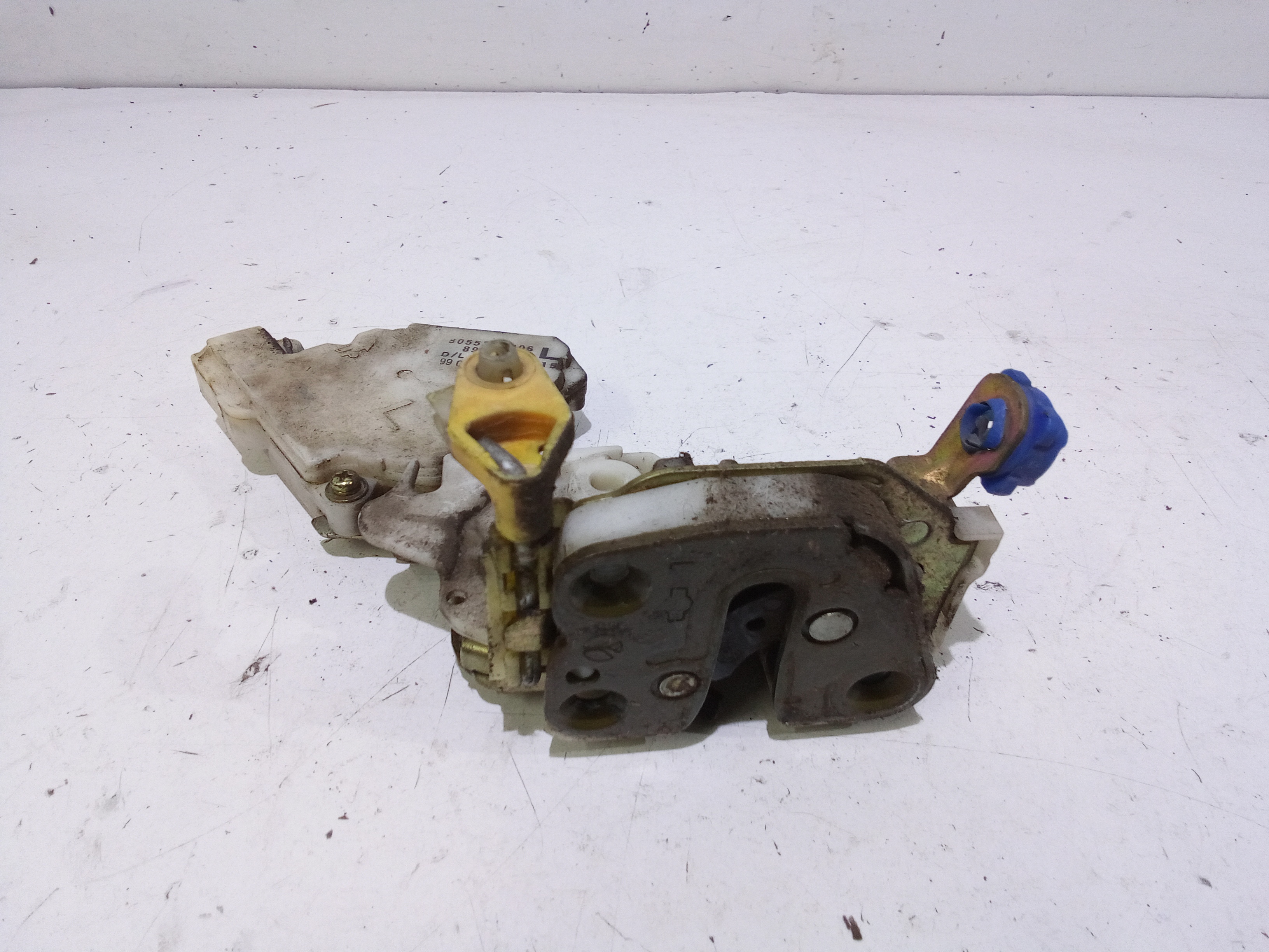 Serratura Anteriore Sinistra per Nissan Serena 1 Serie (1992 - 1999)