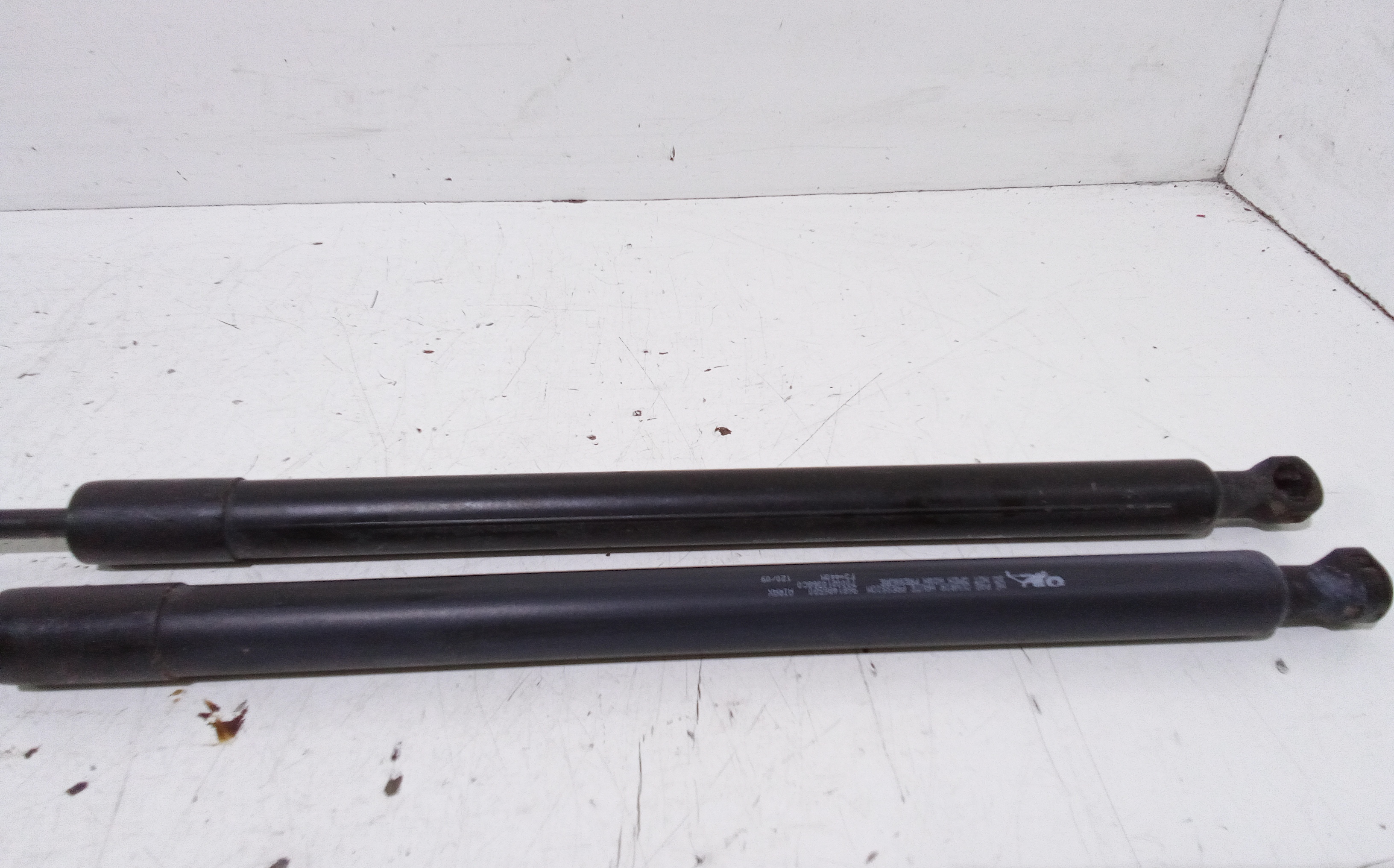 Pistoncini cofano Post. per Citroen C3 Picasso (08>) (2008 - In produzione)