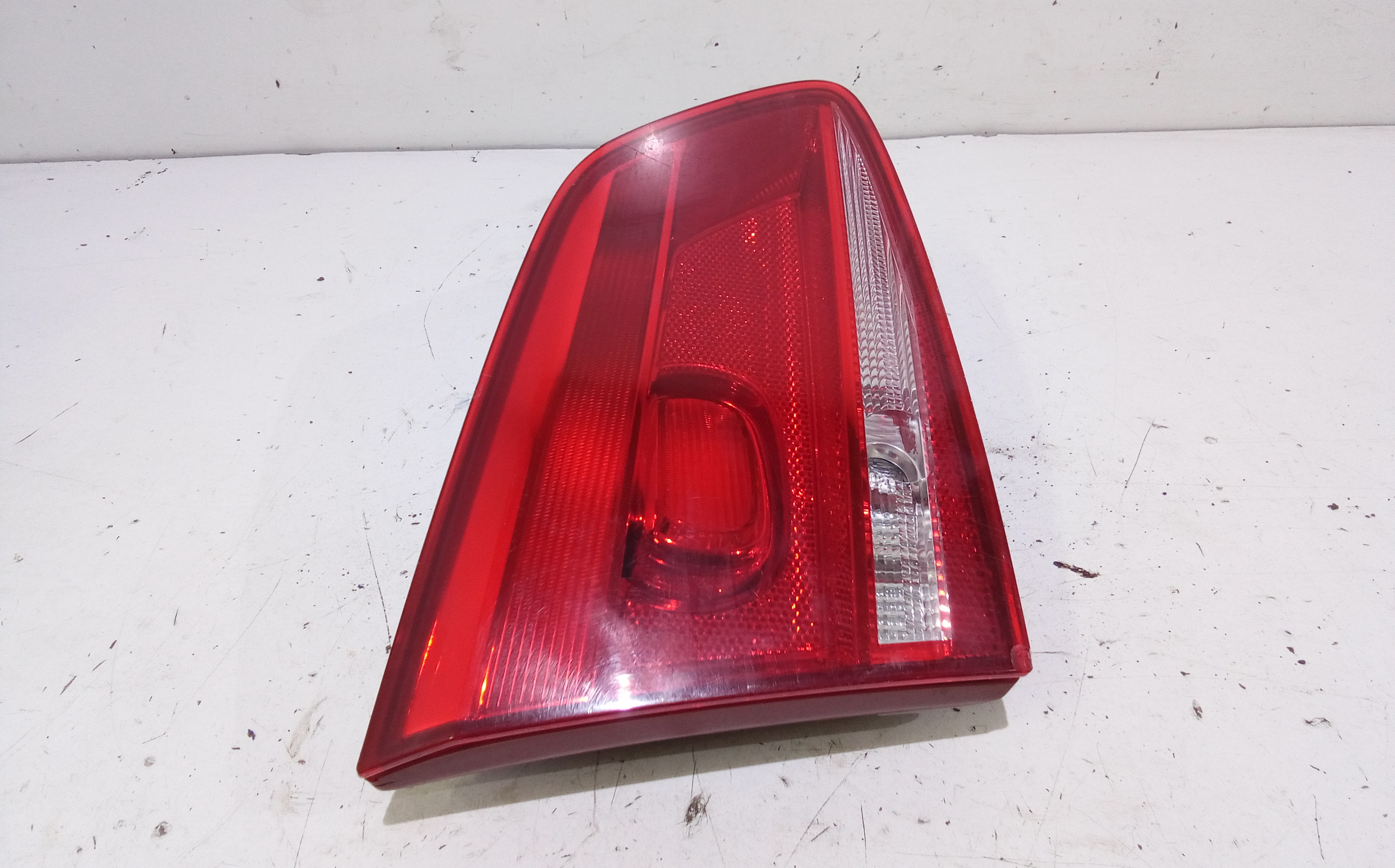 Stop Posteriore Sinistro Integrato nel Portello per Volkswagen Passat Variant 5 Serie (2010 - In produzione)