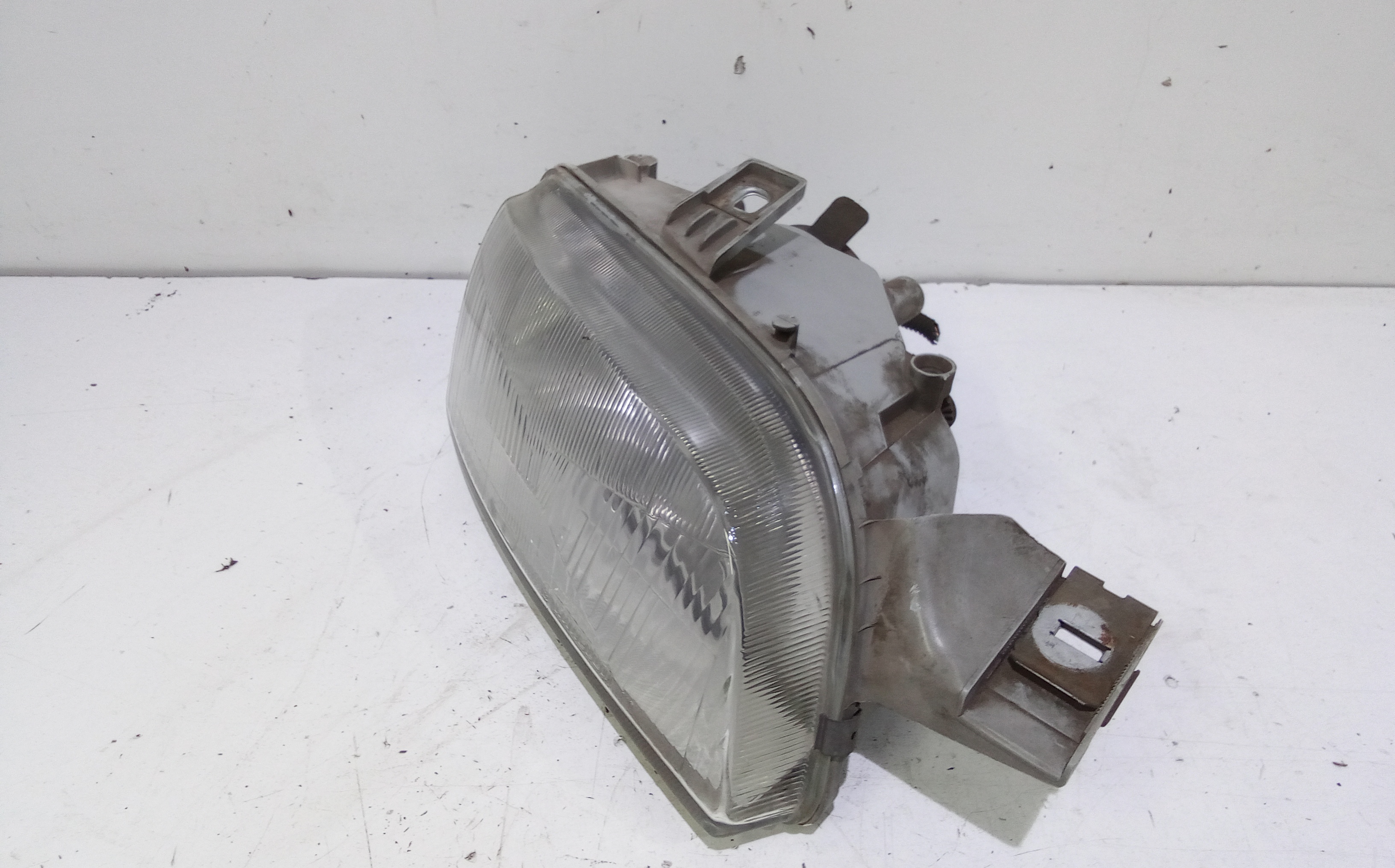 Faro anteriore Destro Passeggero per Fiat Punto Berlina 3p (1993 - 1999)