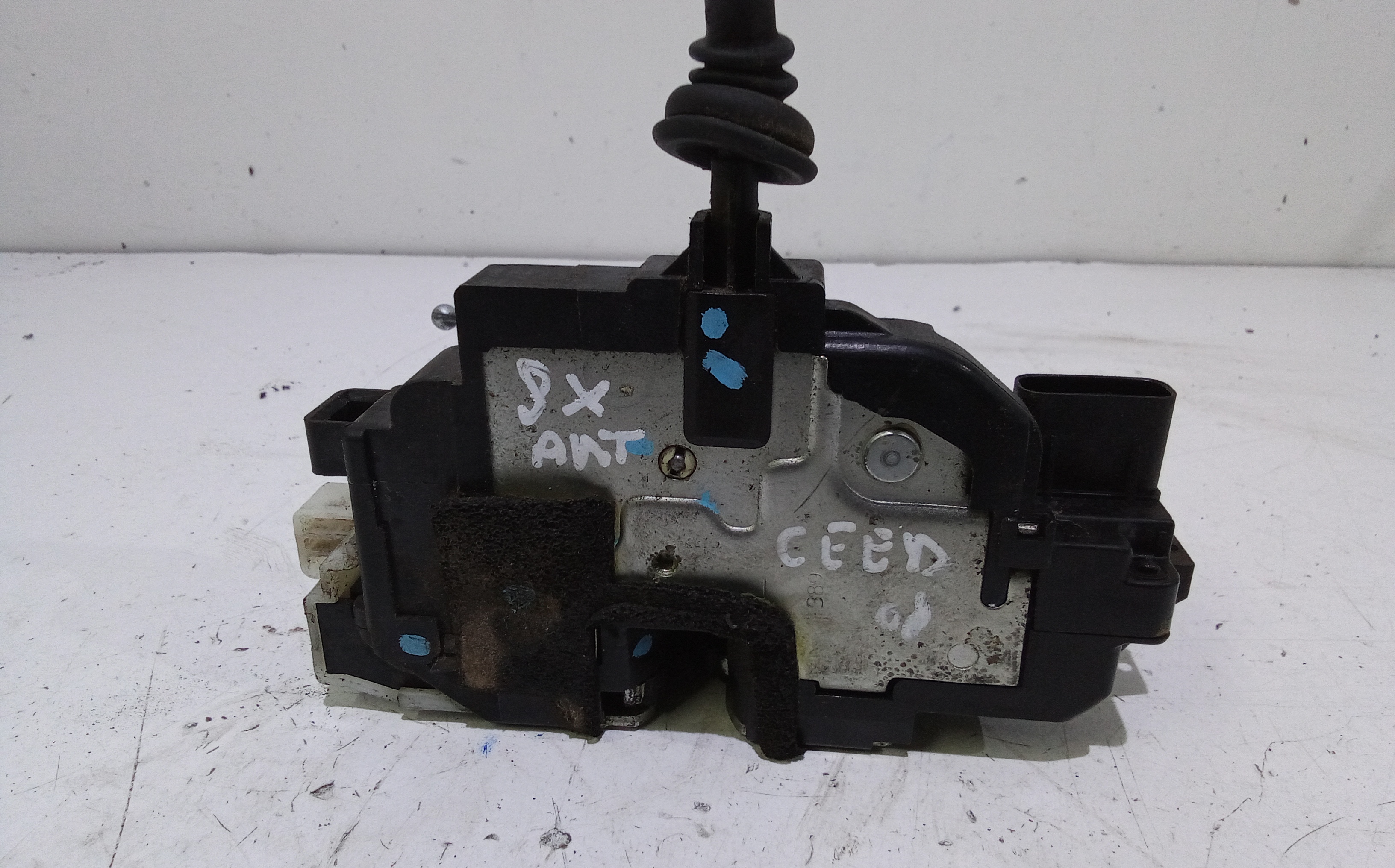 Serratura Anteriore Sinistra per Kia Cee d Sporty Wagon (2007 - In produzione)