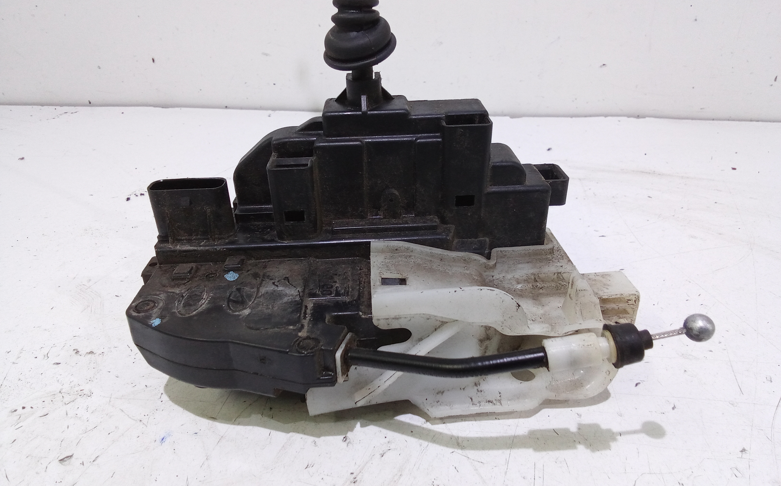 Serratura Anteriore Sinistra per Kia Cee d Sporty Wagon (2007 - In produzione)