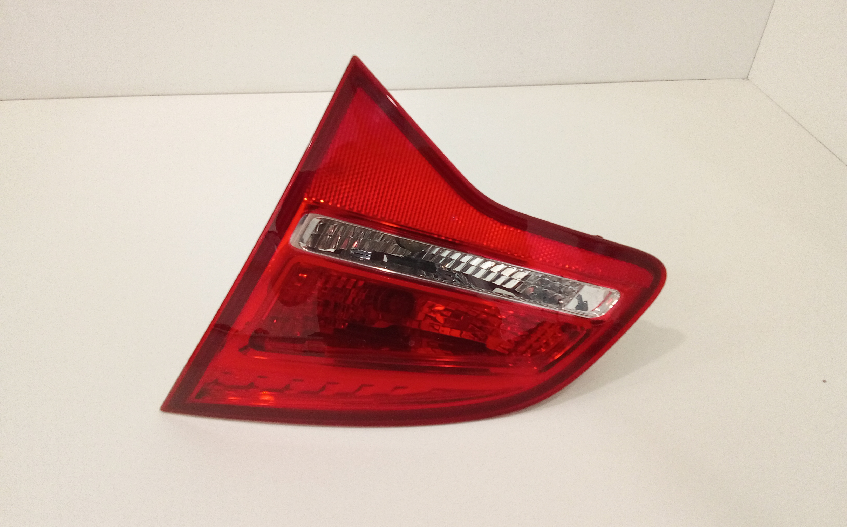 Stop Posteriore Destro Integrato nel Portello per Ford Focus S. Wagon 5 Serie (2011 - 2014)