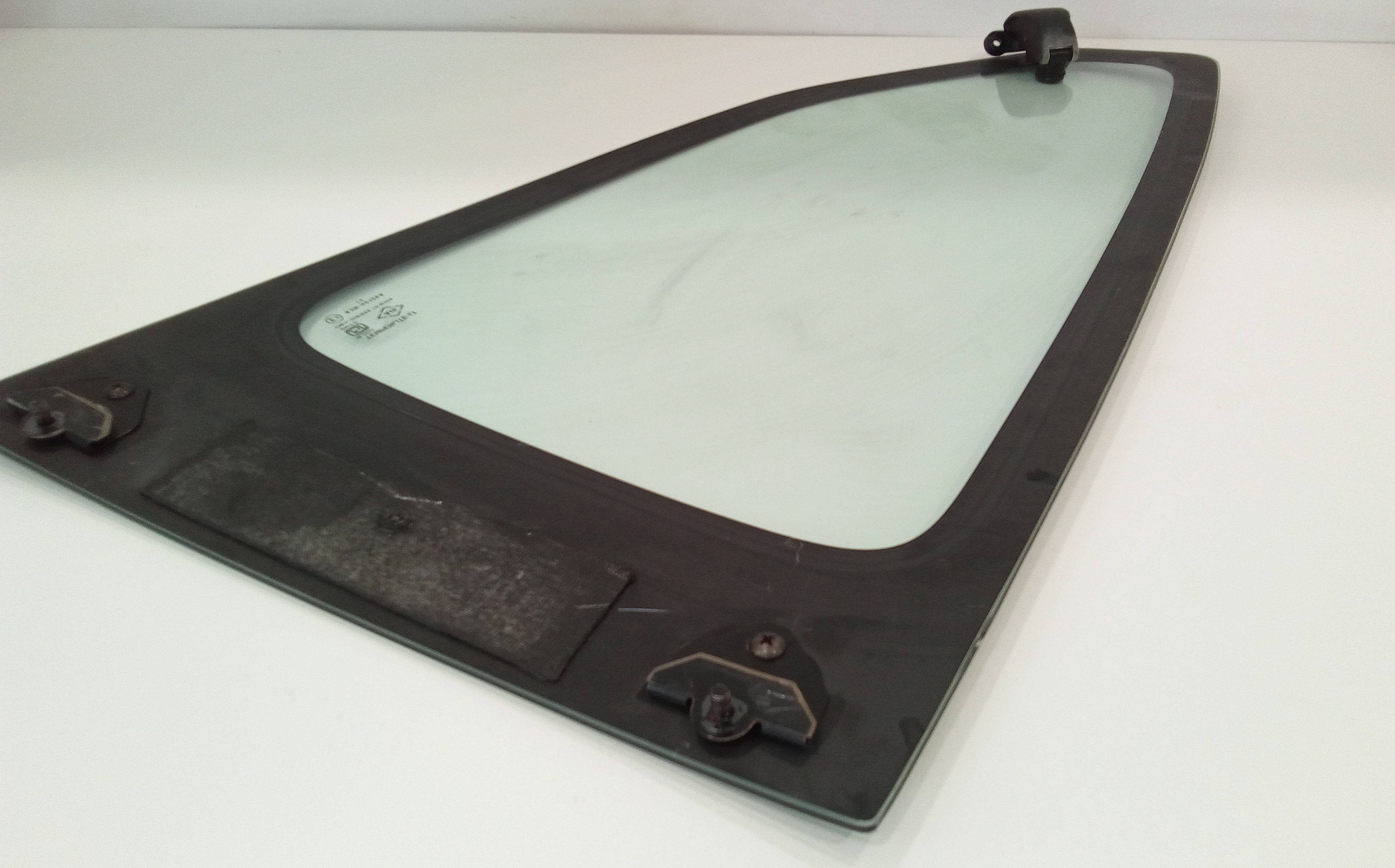 Vetro a compasso posteriore Sinistro per Suzuki Alto 3 Serie (2008 - In produzione)