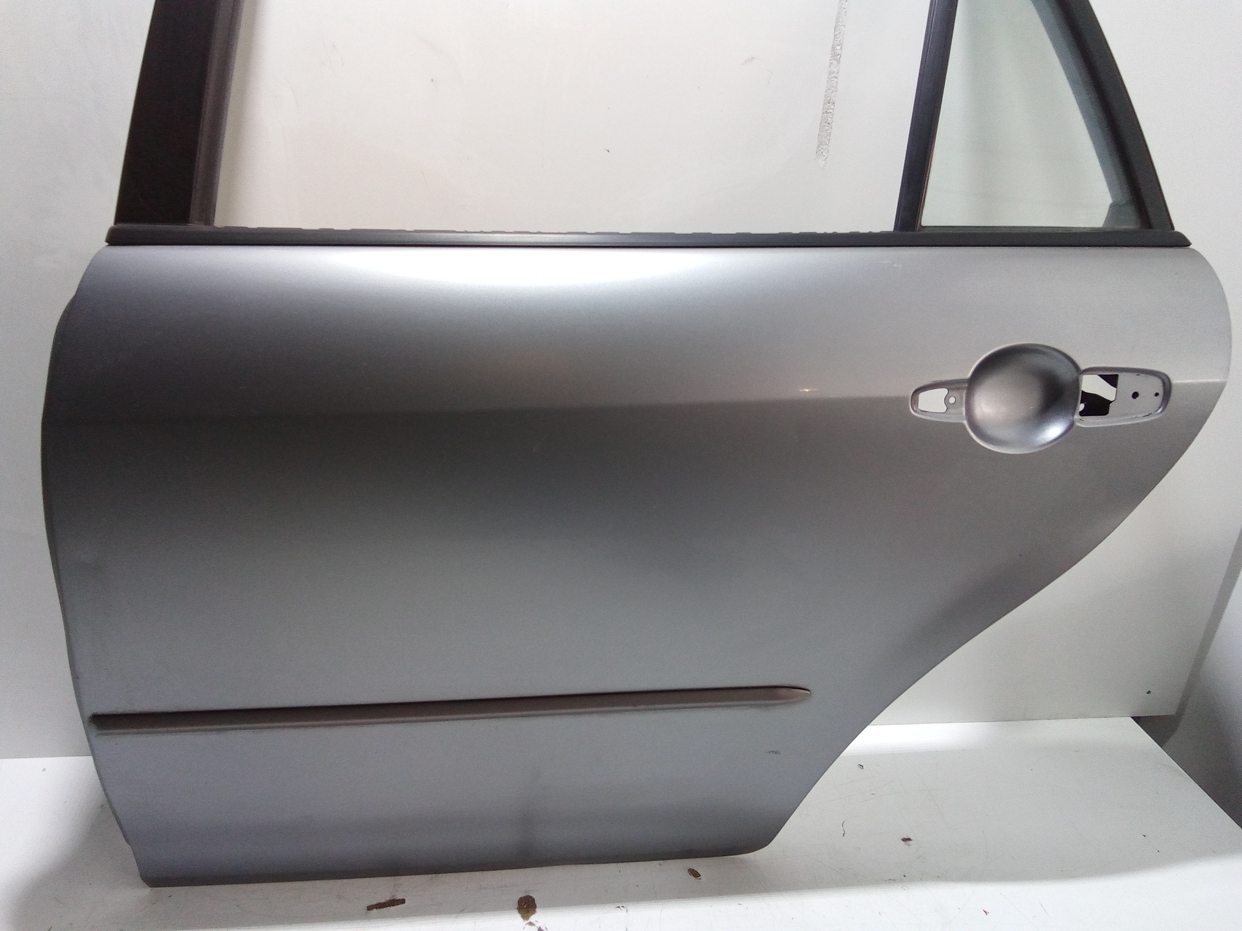 Portiera Posteriore Sinistra per Mazda 6 S. Wagon (2002 - 2007)