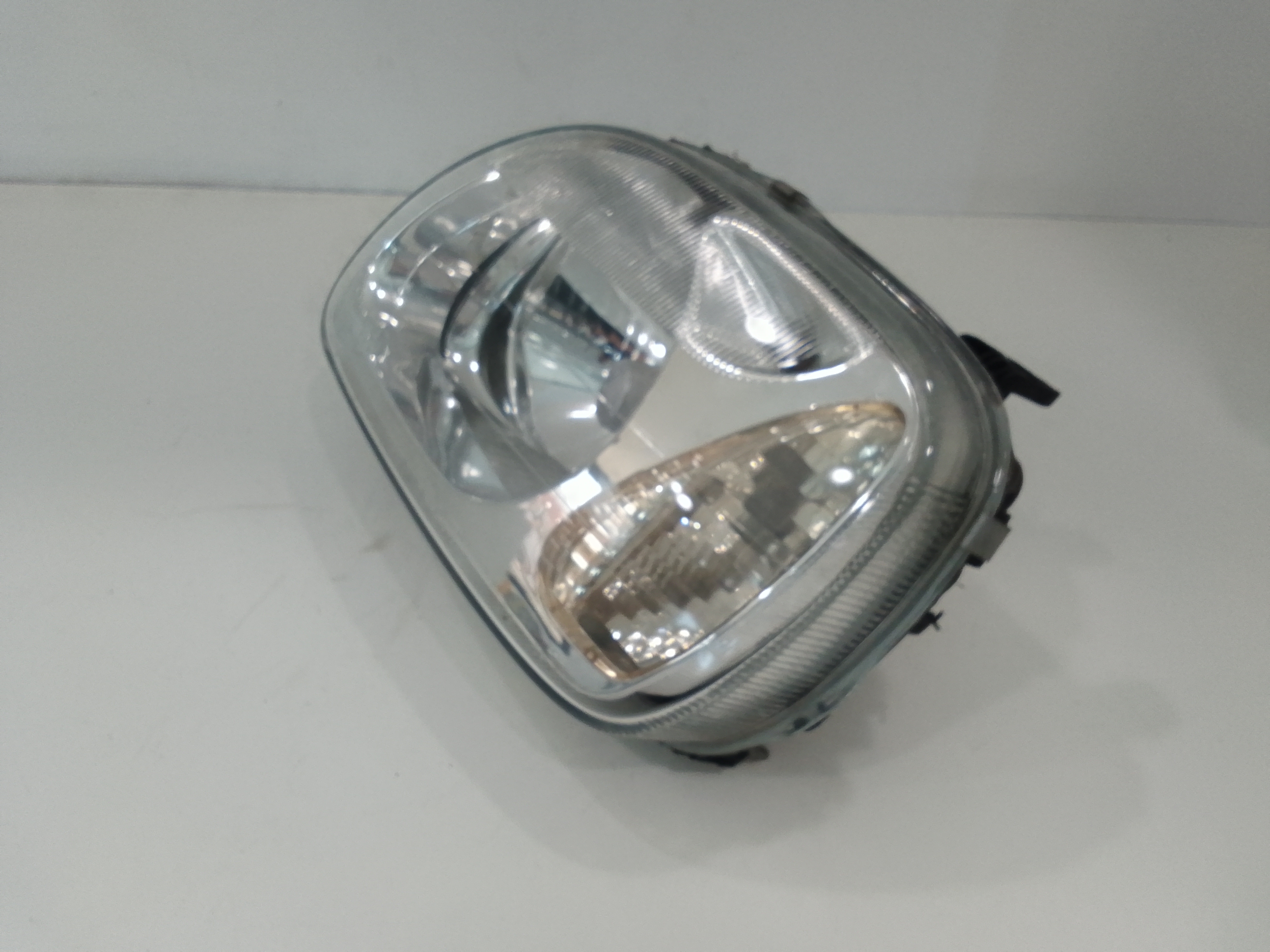 Faro anteriore Sinistro Guida per Nissan Micra 3 Serie (2000 - 2003)