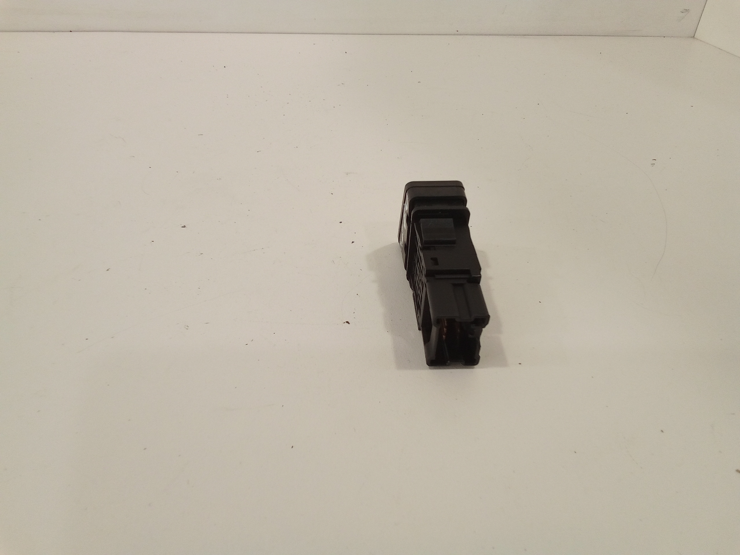 Pulsante luci di emergenza per Nissan Almera 3 Serie (2003 - 2006)