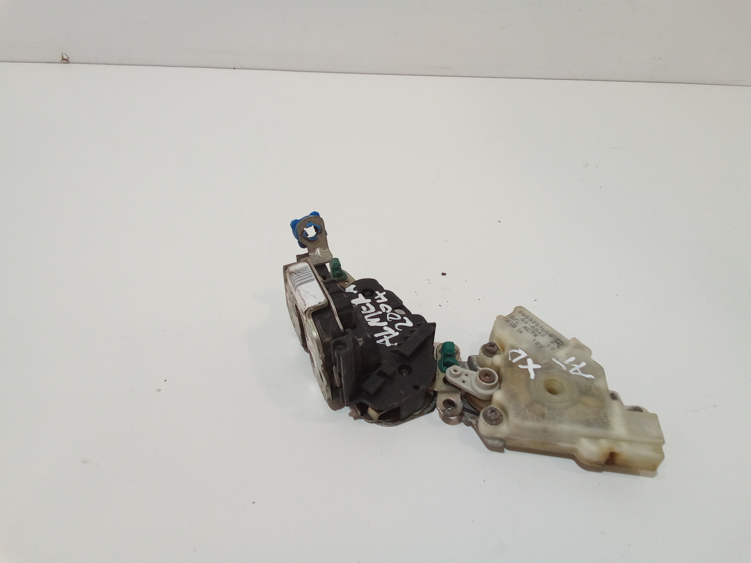 Serratura Anteriore Destra per Nissan Almera 3 Serie (2003 - 2006)