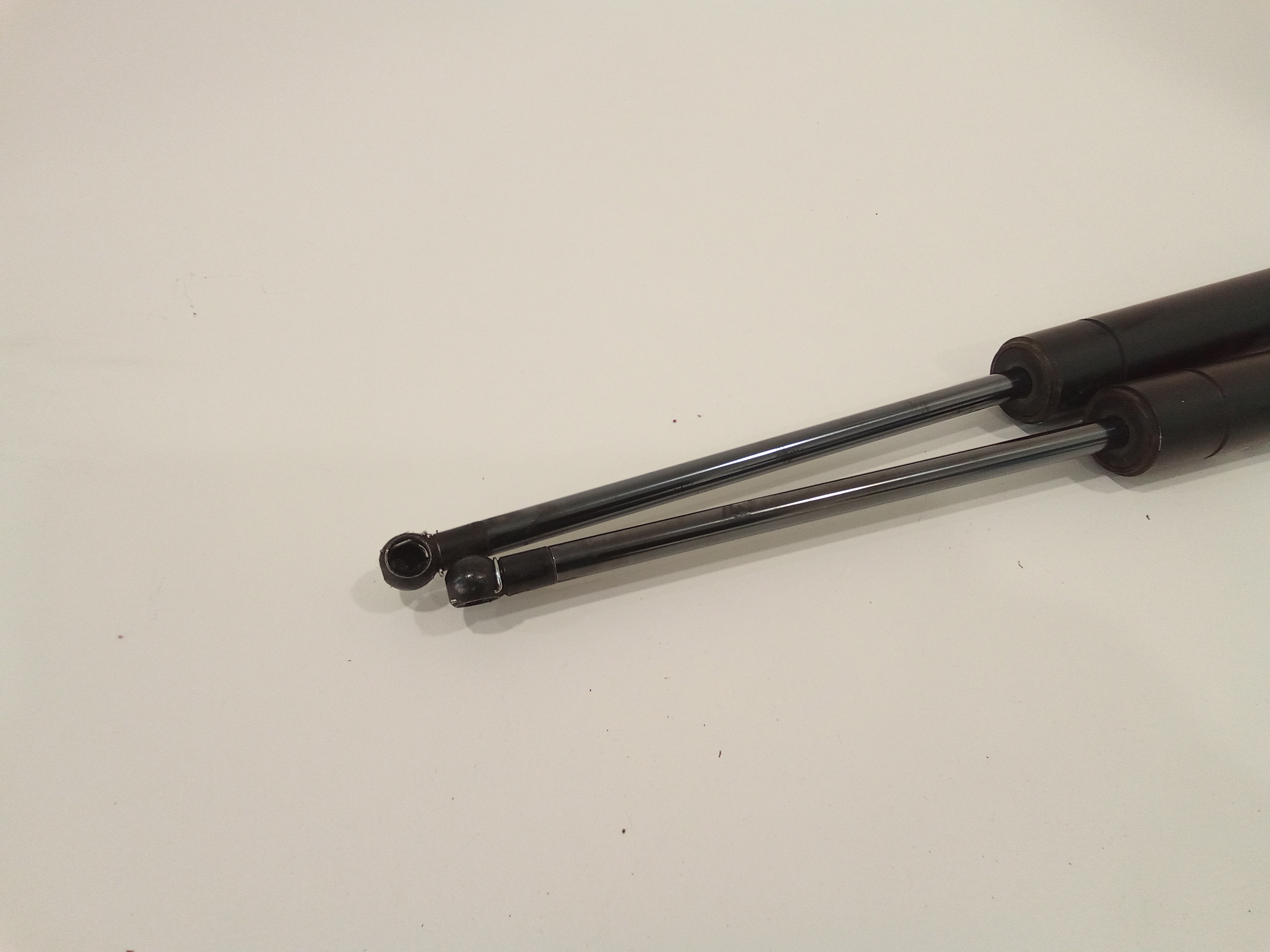 Pistoncini cofano Post. per Mitsubishi Pajero Sport (1999 - In produzione)