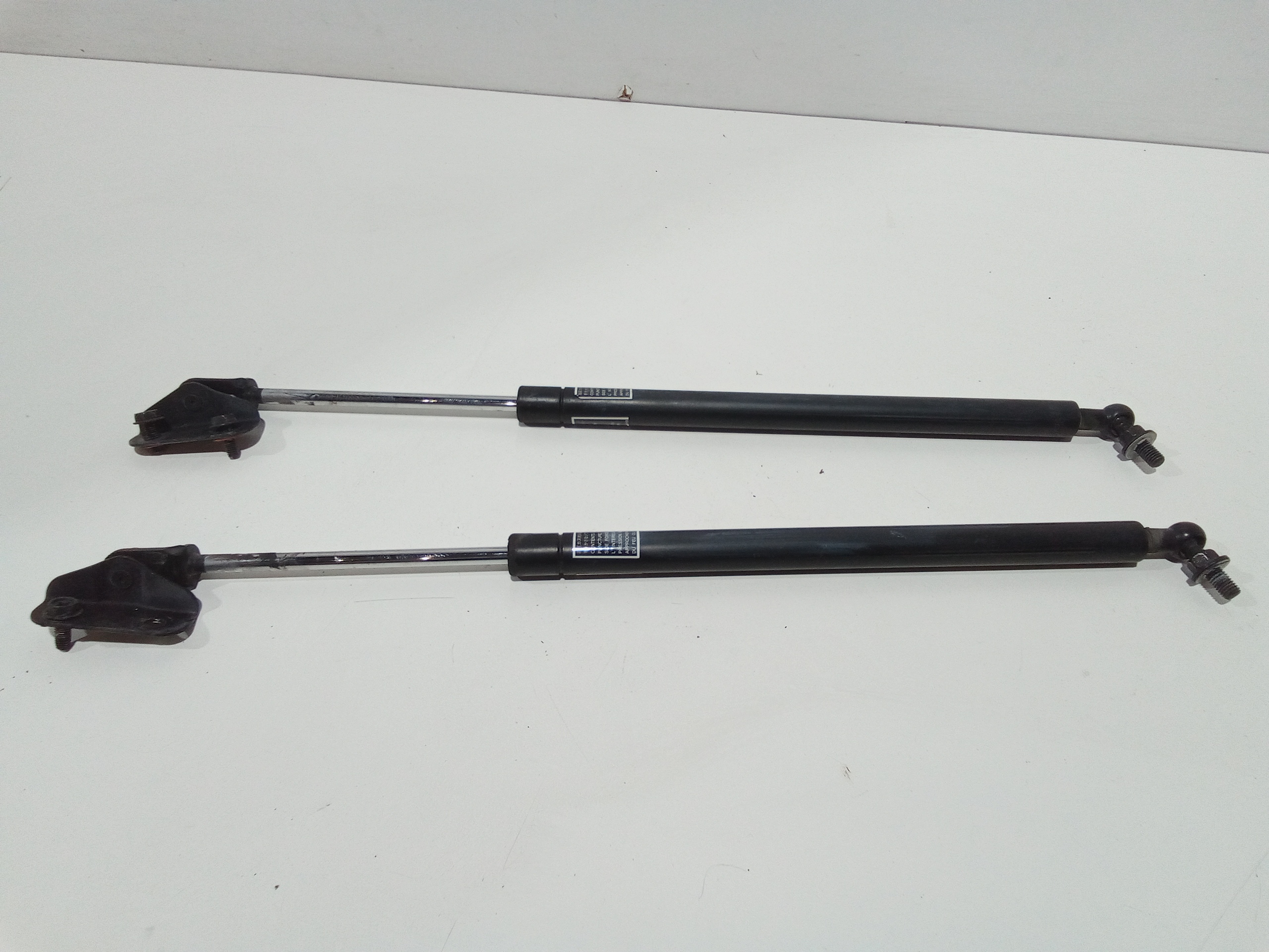 Pistoncini cofano ant per Subaru Forester SH (2008 - 2011)