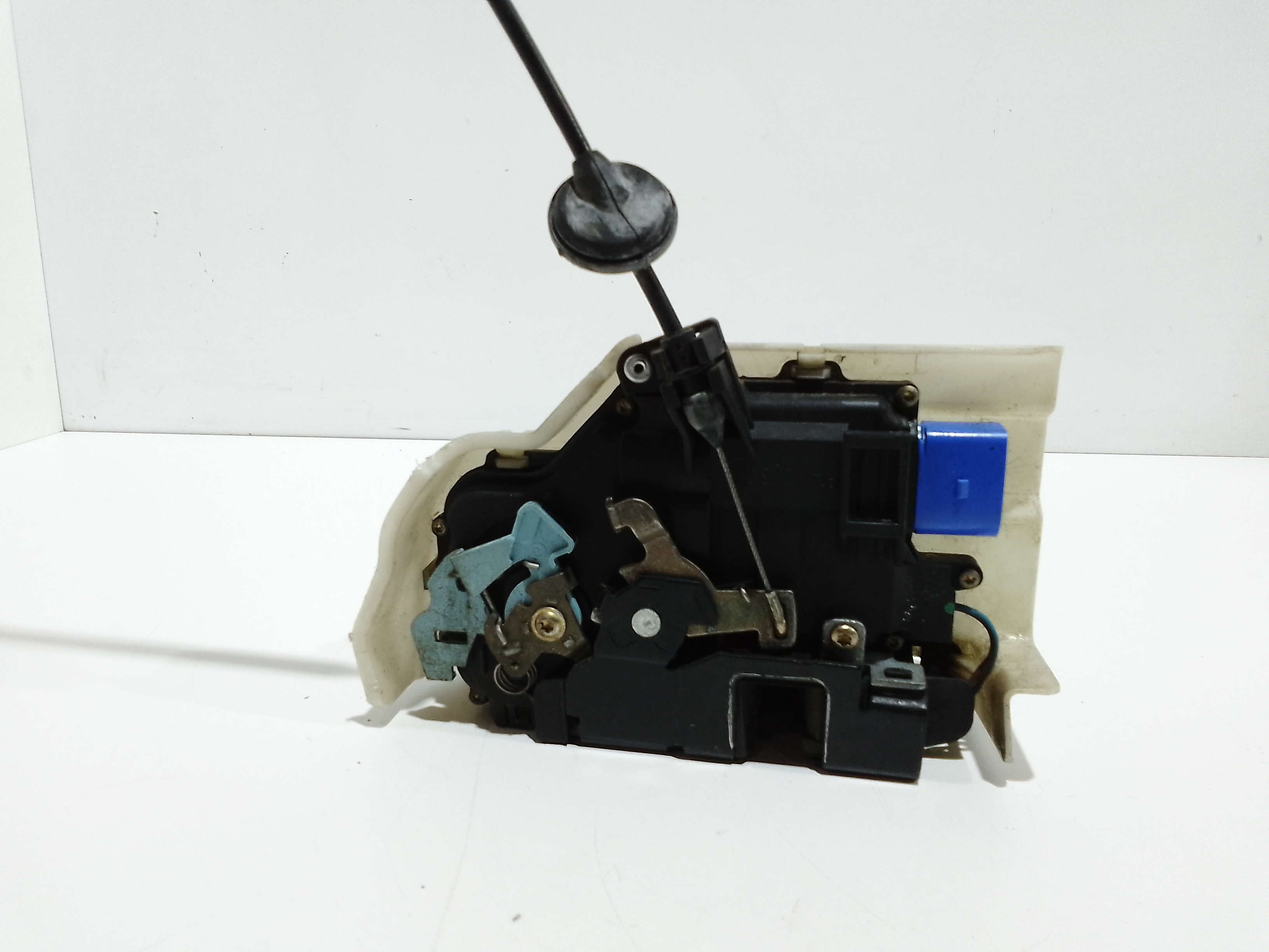 Serratura Anteriore Sinistra per Volkswagen Touareg (2007 - 2010)