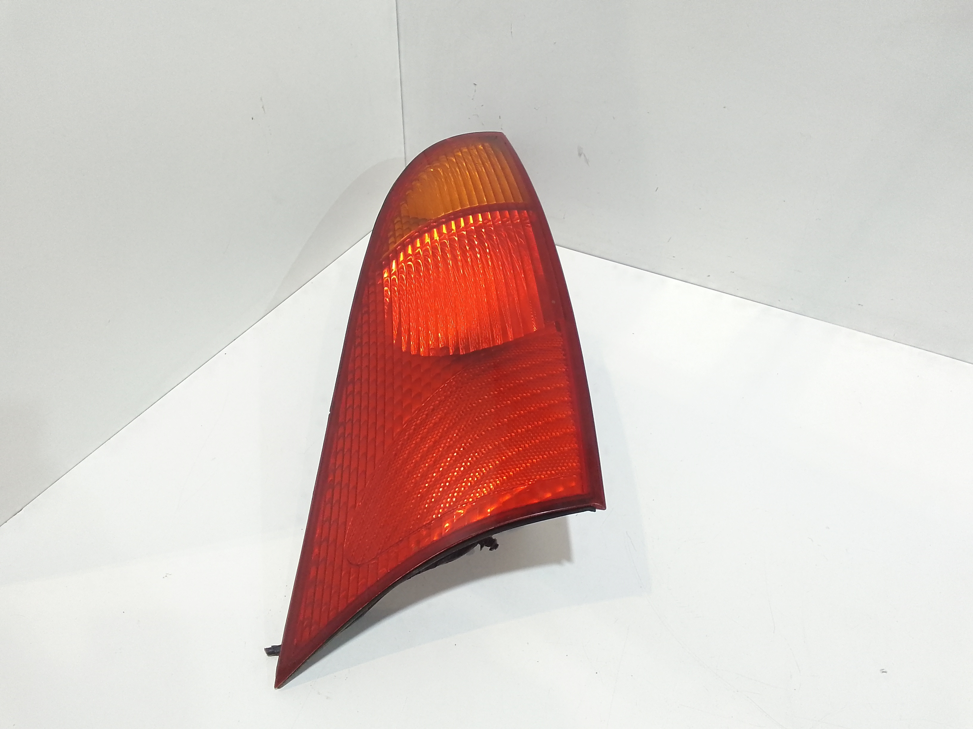 Stop fanale posteriore Destro Passeggero per Ford Focus Berlina 2 Serie (2001 - 2004)