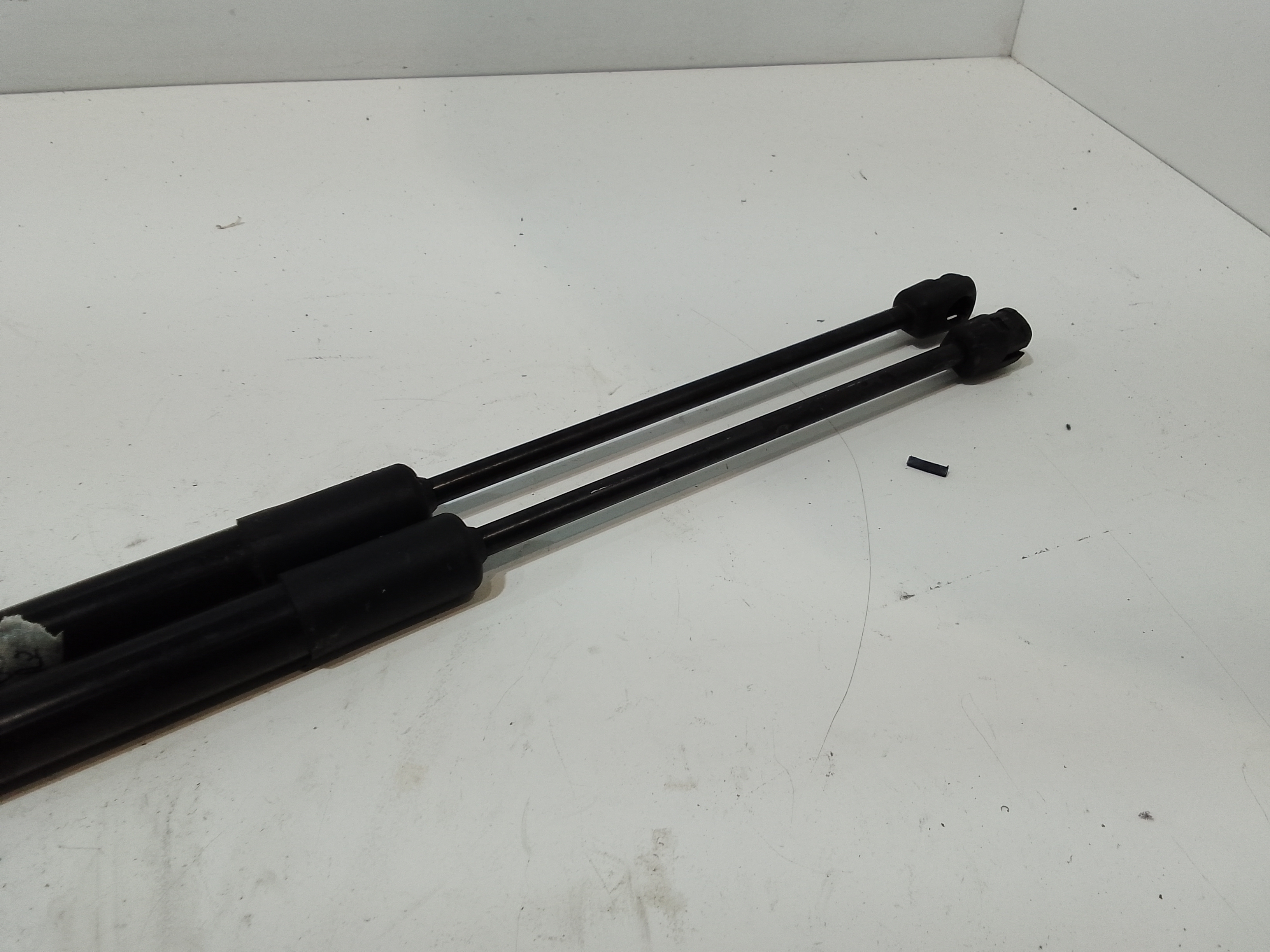 Pistoncini cofano Post. per Mini Countryman S (16>) (2016 - In produzione)