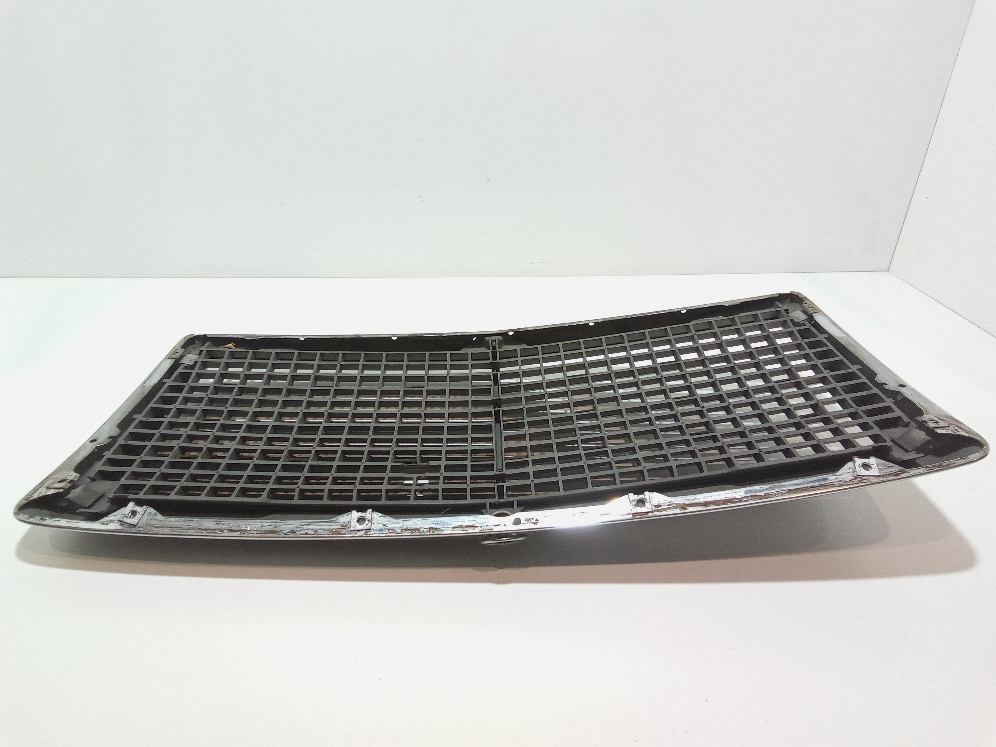 Mascherina anteriore per Mercedes Classe E W124 (1993 - 1997)