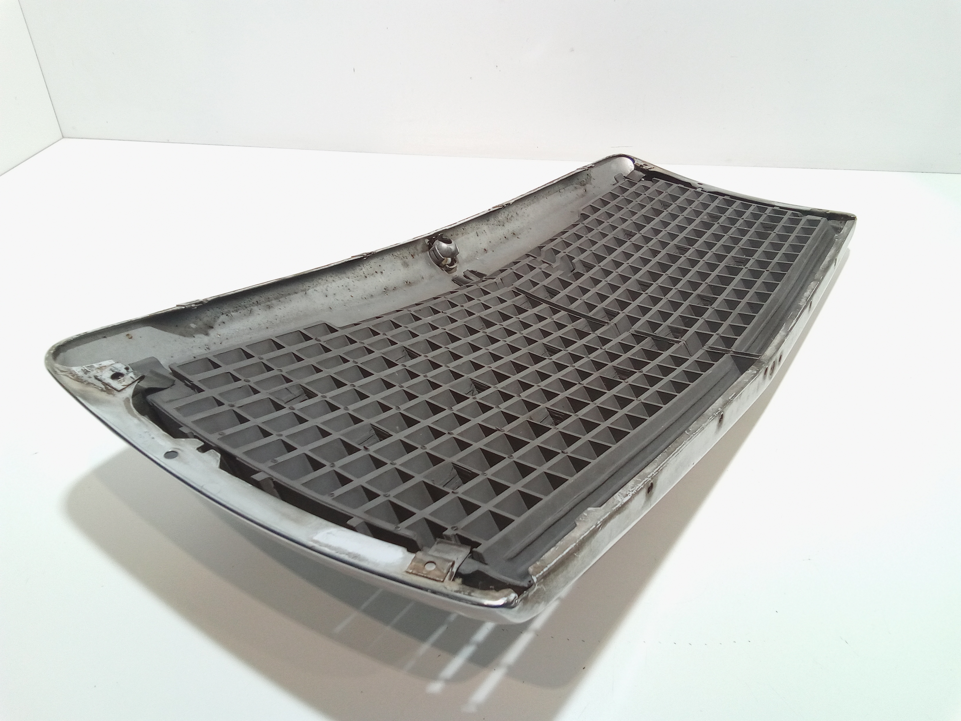 Mascherina anteriore per Mercedes Classe E W124 (1993 - 1997)