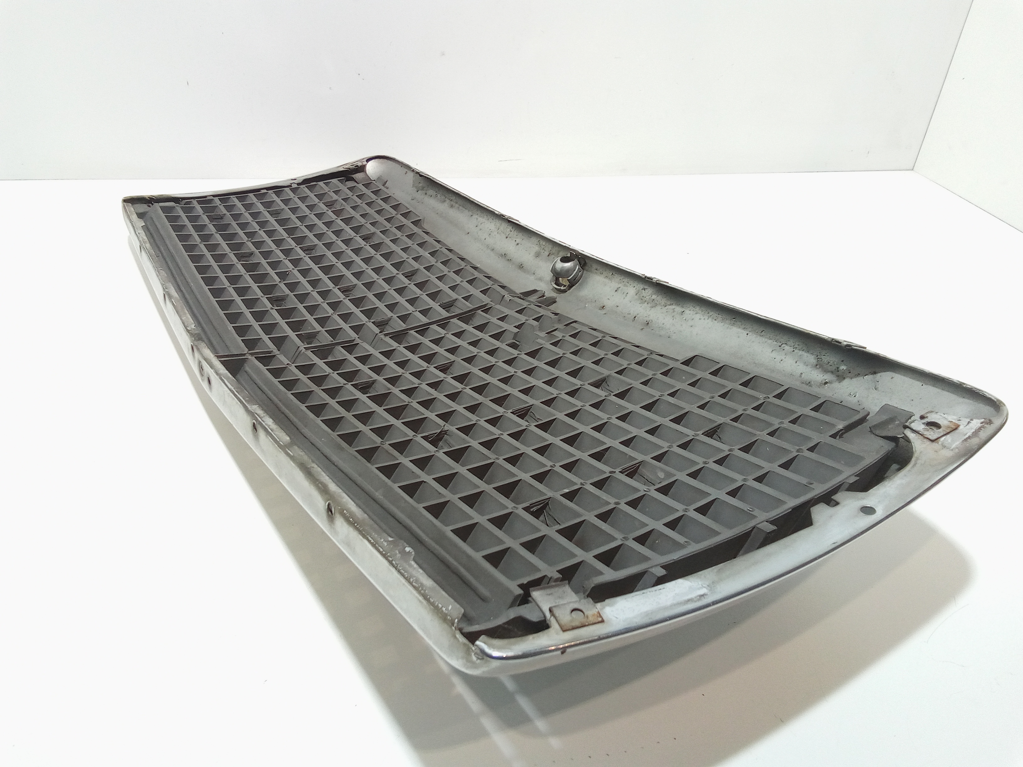 Mascherina anteriore per Mercedes Classe E W124 (1993 - 1997)