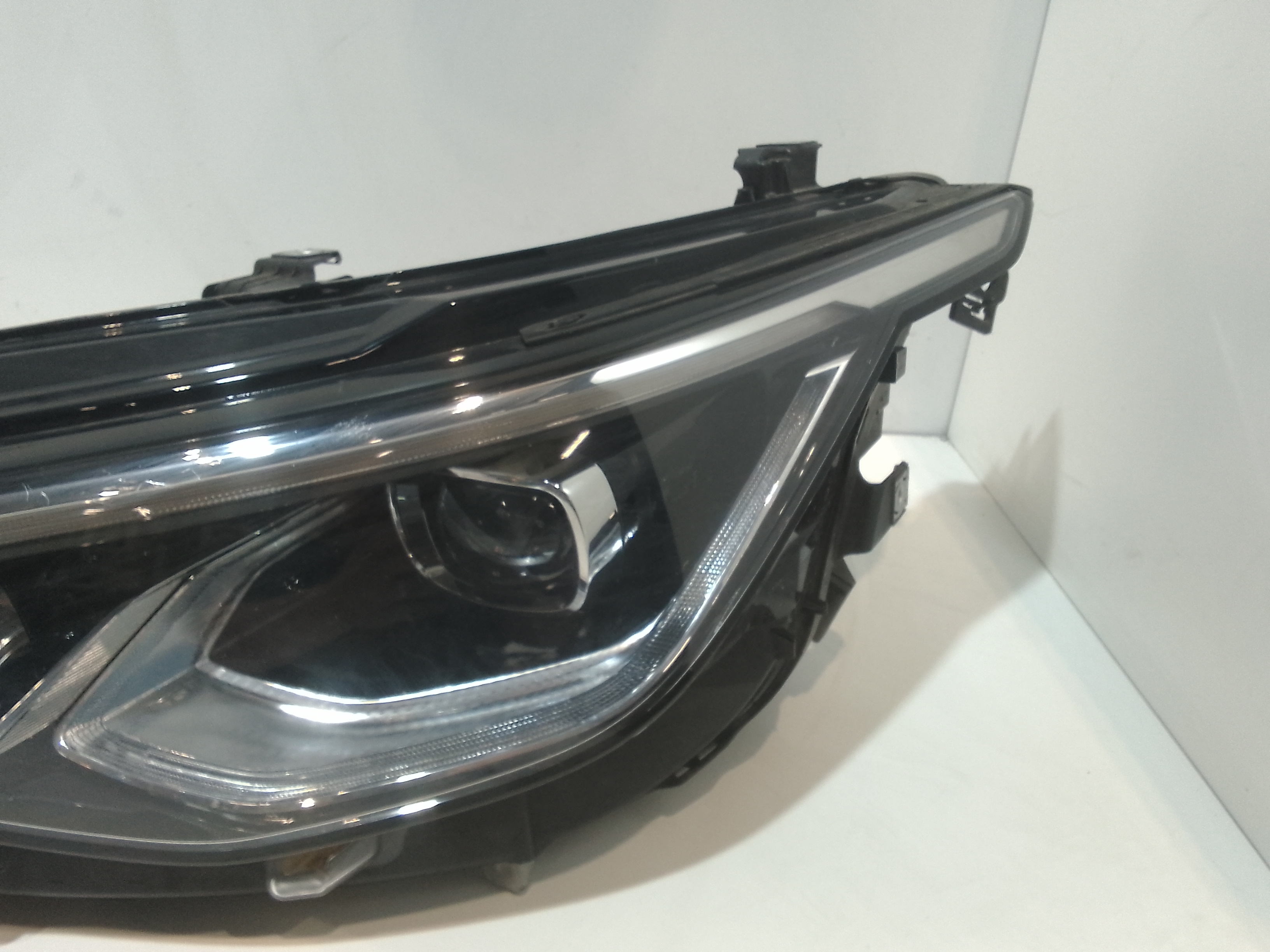 Faro anteriore SX allo Xeno per Volkswagen Golf VIII (2019 - 2023)