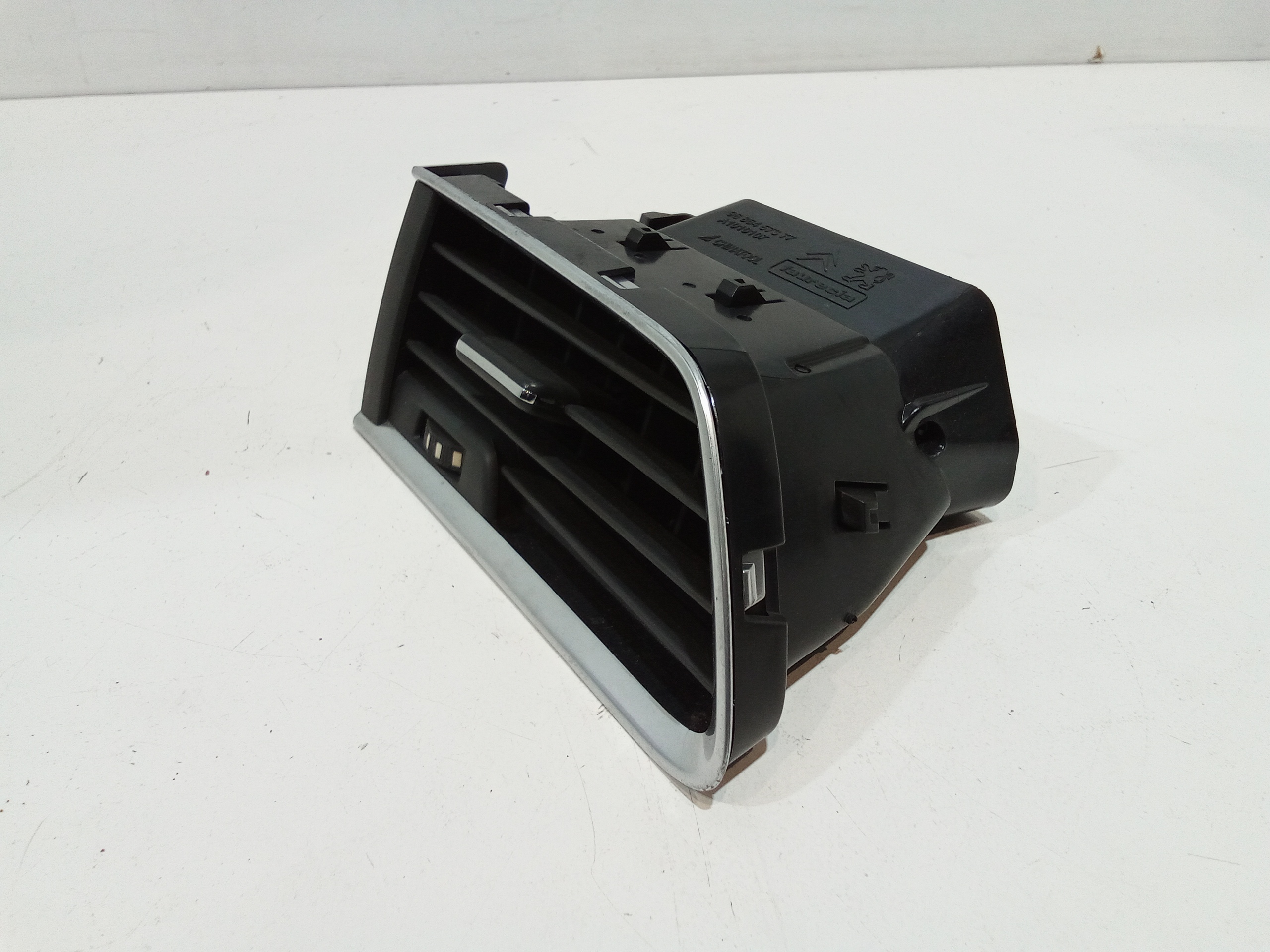 Bocchetta aria cruscotto lato guida per Peugeot 508 Station Wagon (2011 - In produzione)