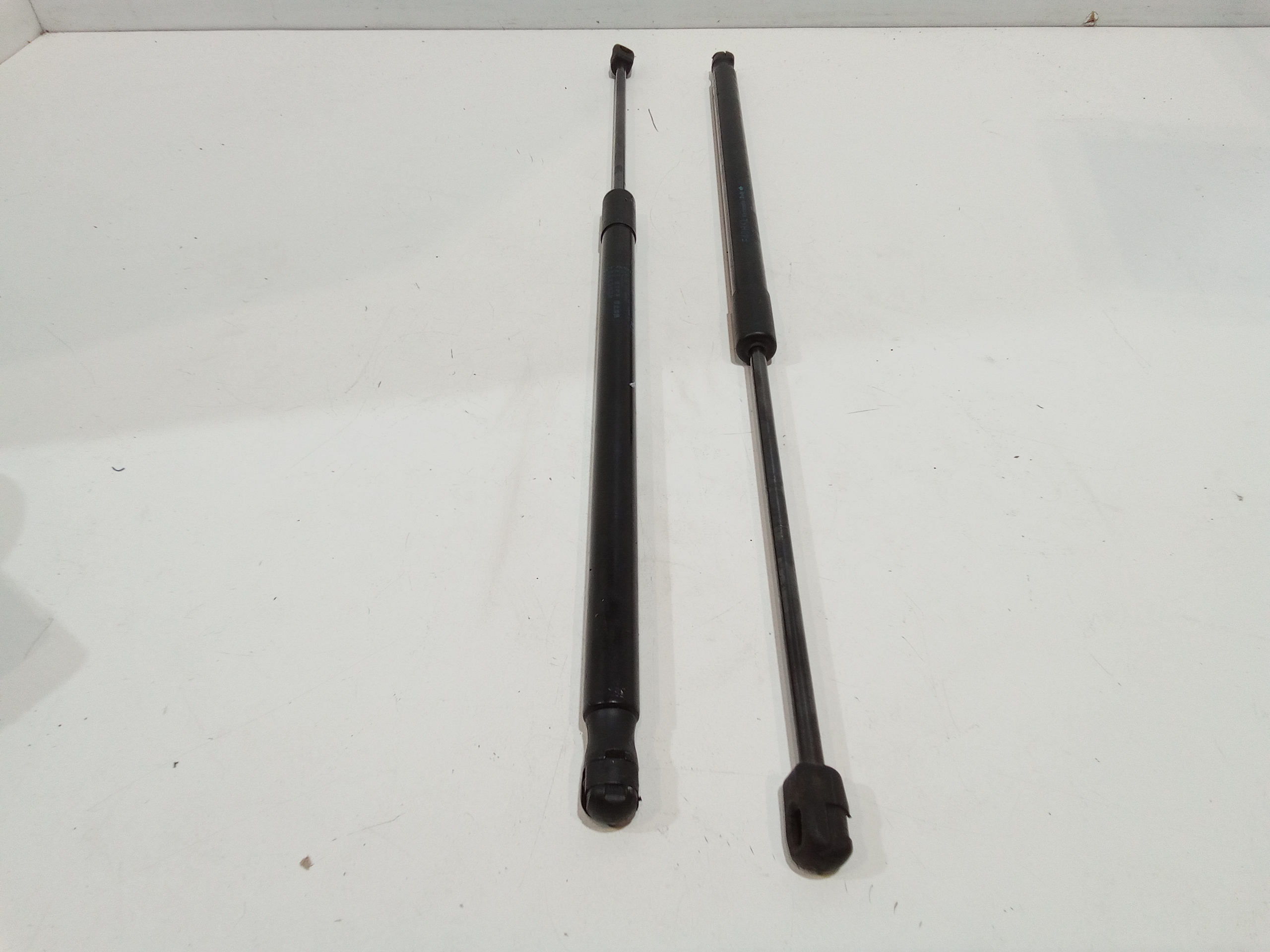 Pistoncini cofano Post. per Bmw Serie 1 F40 (19>) (2019 - In produzione)