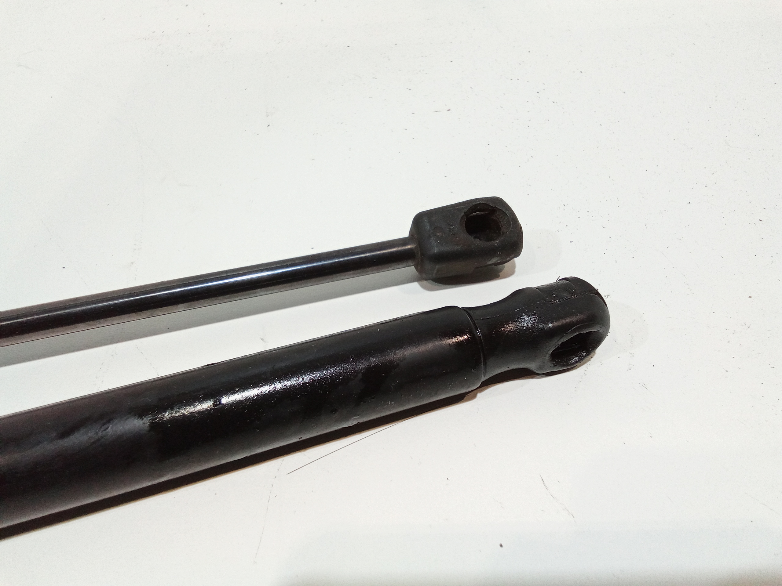 Pistoncini cofano Post. per Bmw Serie 1 F40 (19>) (2019 - In produzione)