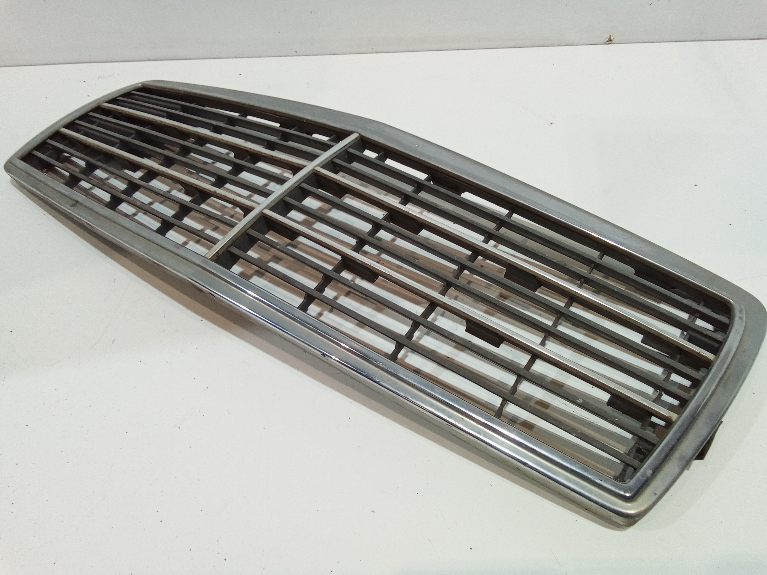 Mascherina anteriore per Mercedes Classe C Berlina W202 2 Serie (1997 - 2000)