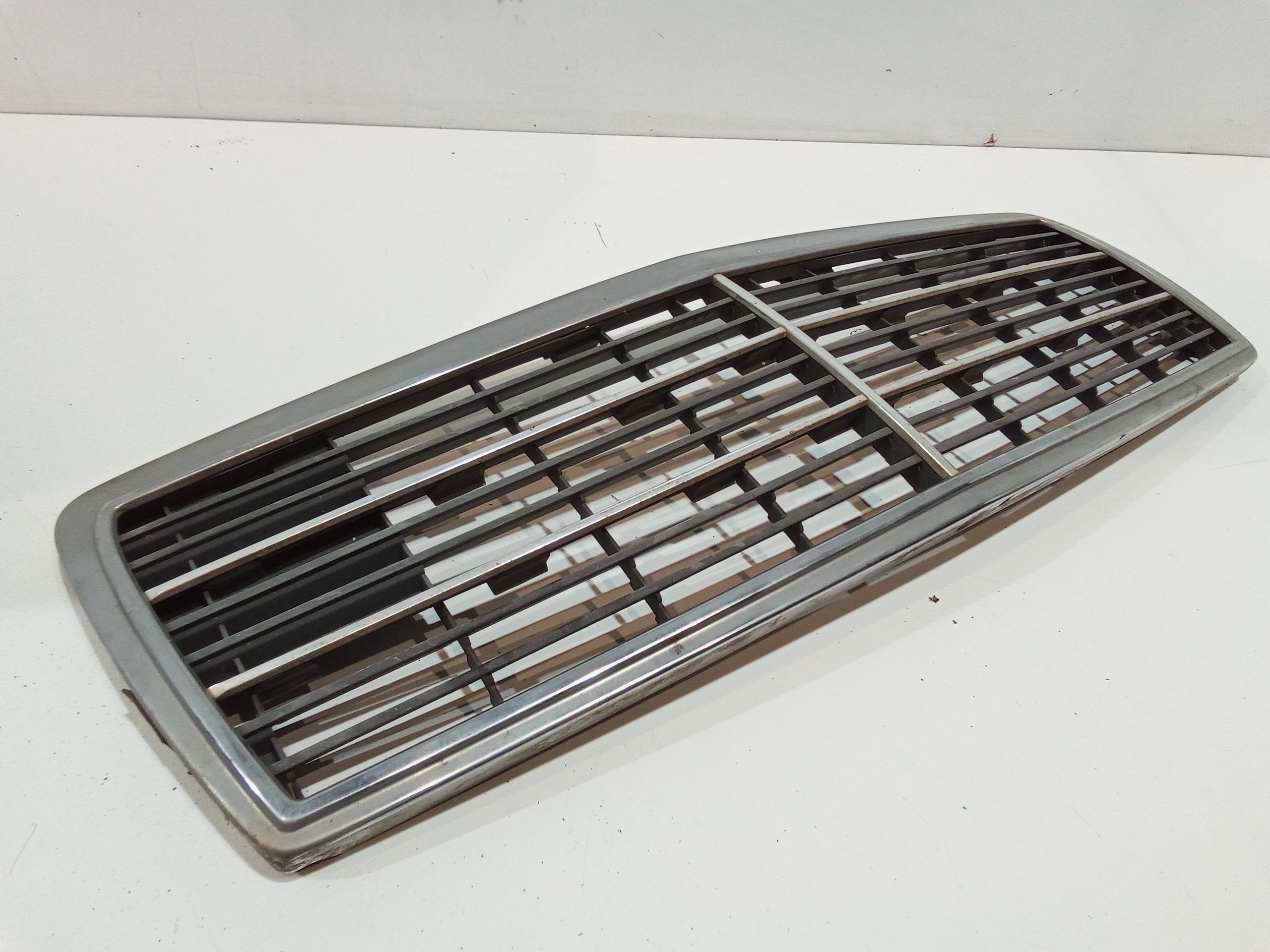 Mascherina anteriore per Mercedes Classe C Berlina W202 2 Serie (1997 - 2000)