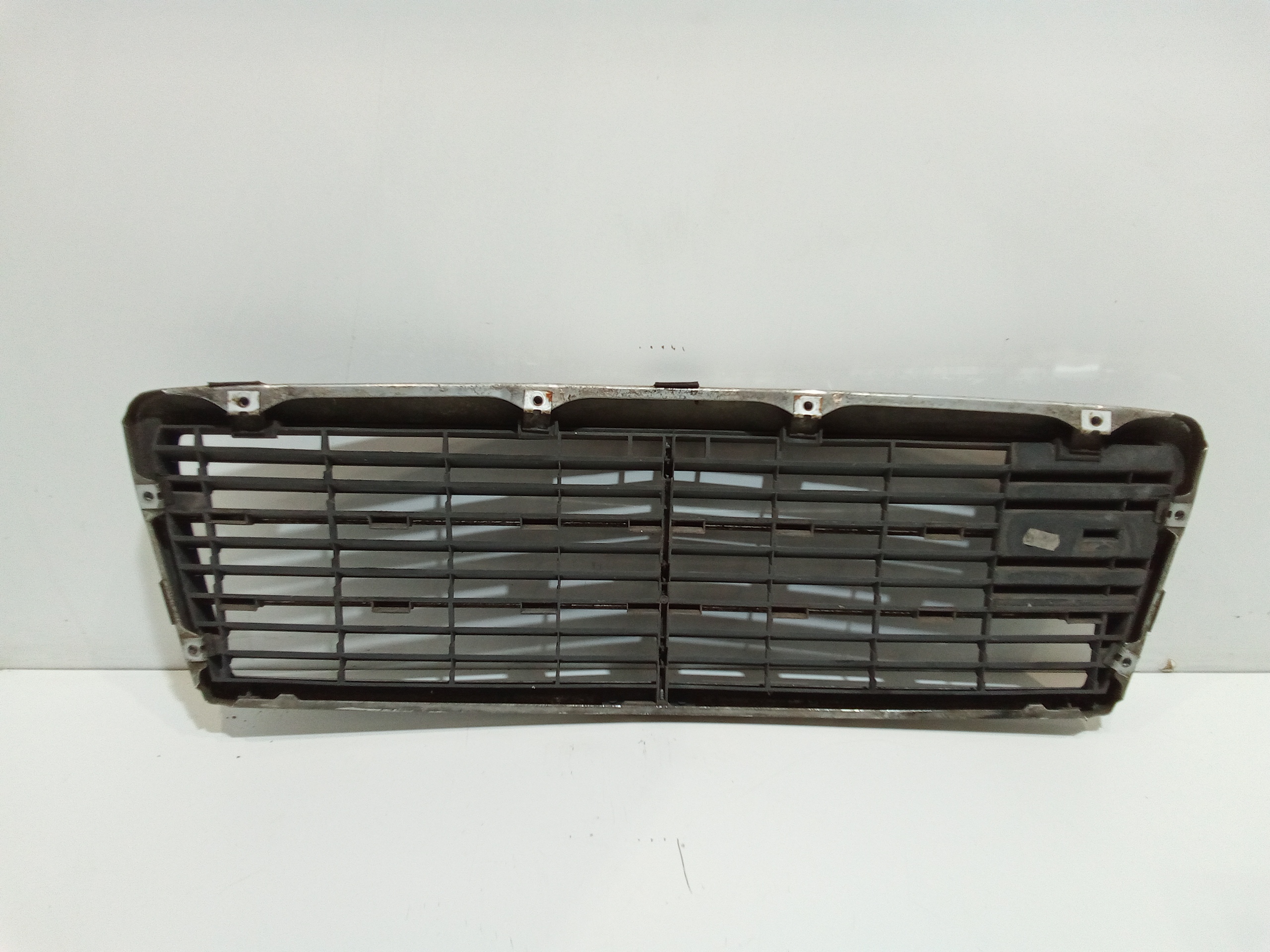 Mascherina anteriore per Mercedes Classe C Berlina W202 2 Serie (1997 - 2000)