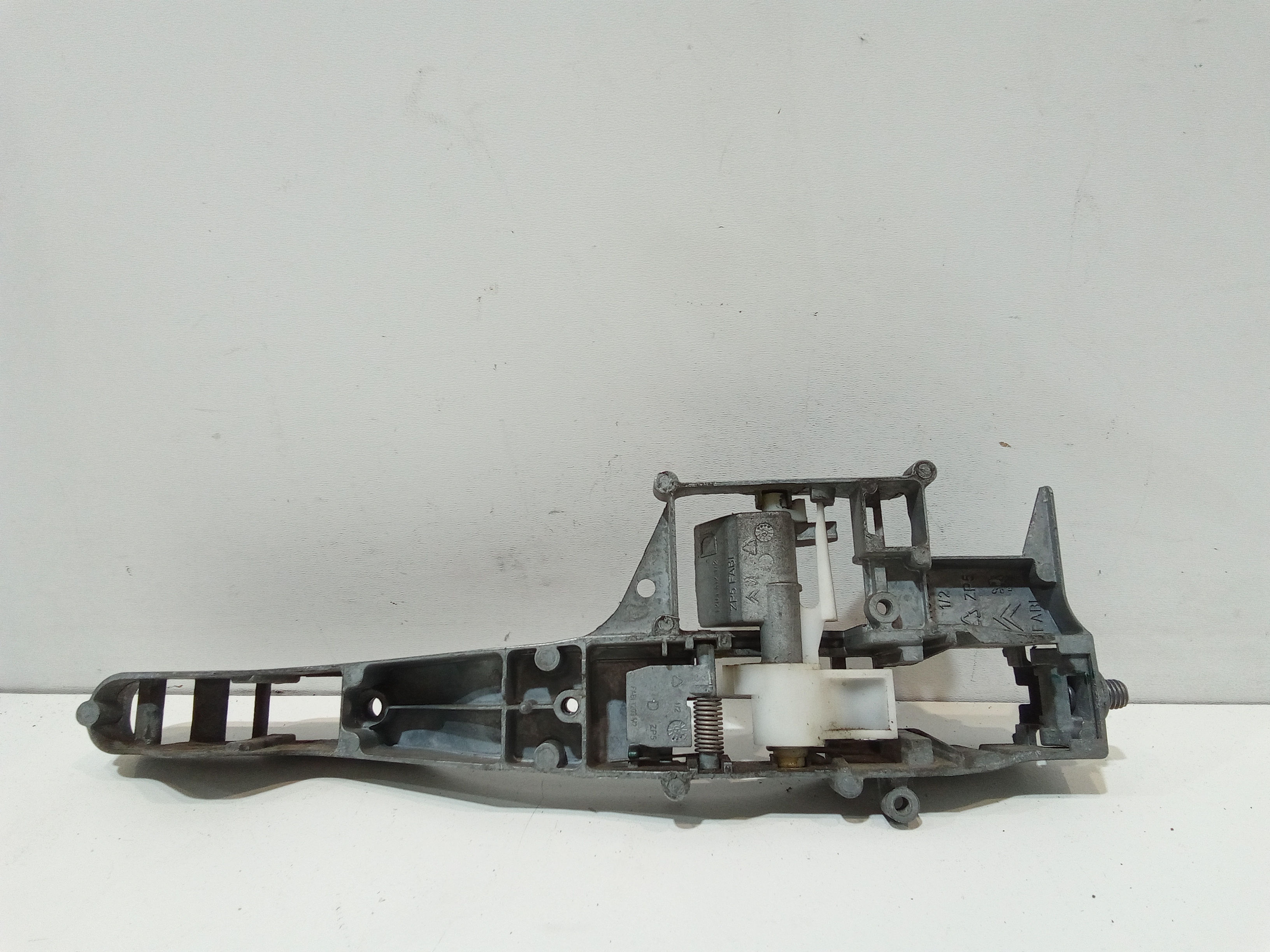 Supporto maniglia anteriore destra per Peugeot 207 1 Serie (2006 - 2009)